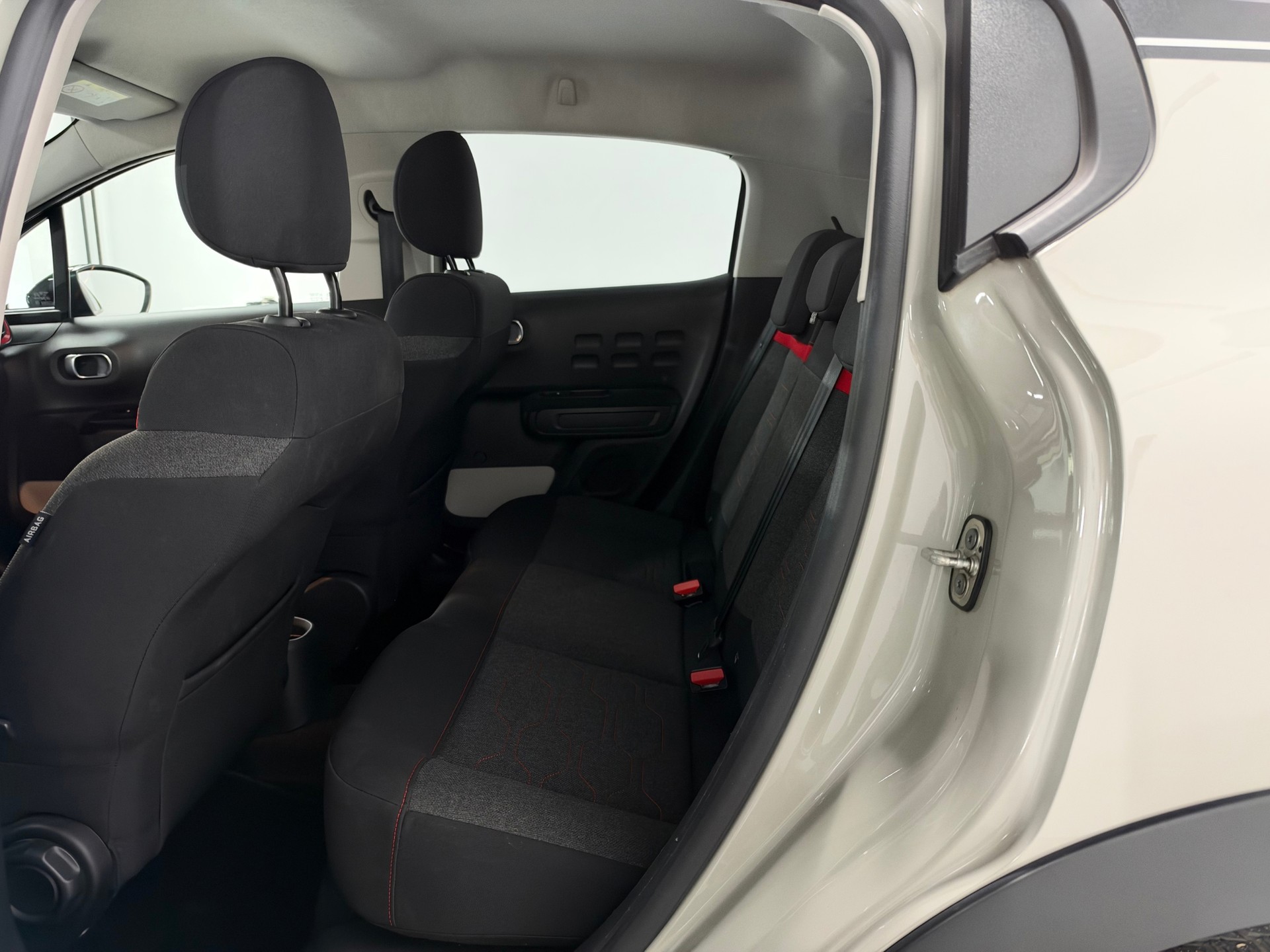 CITROEN C3 1.2i PureTech Shine-image-13