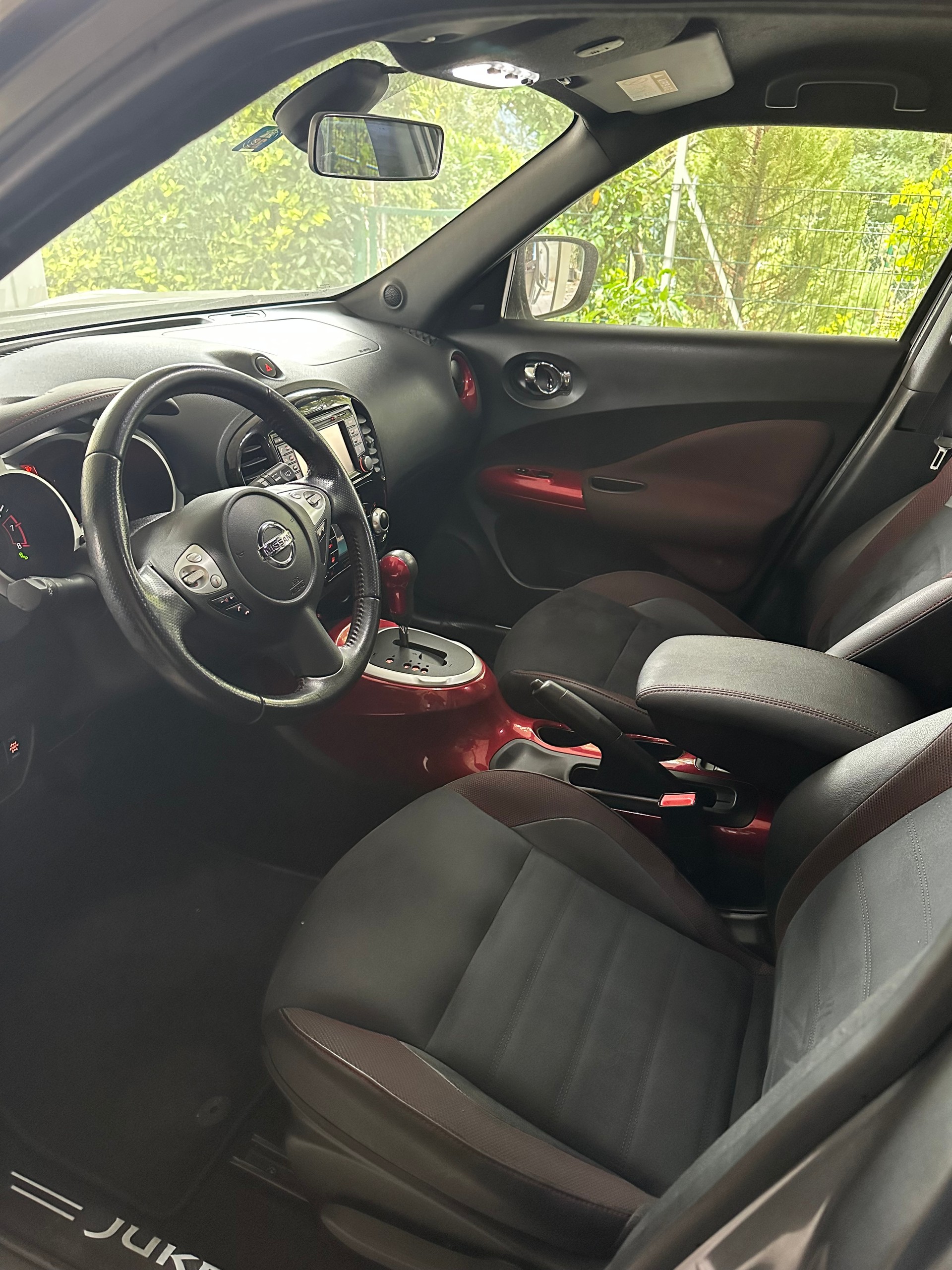 NISSAN JUKE 1.6 DIG-T Tekna 4x4-image-4