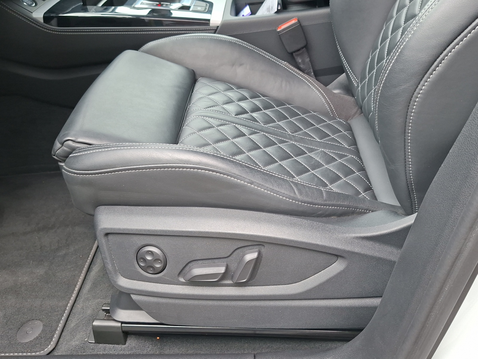 AUDI Q5 55 TFSI e PHEV S line quattro S-tronic-image-15