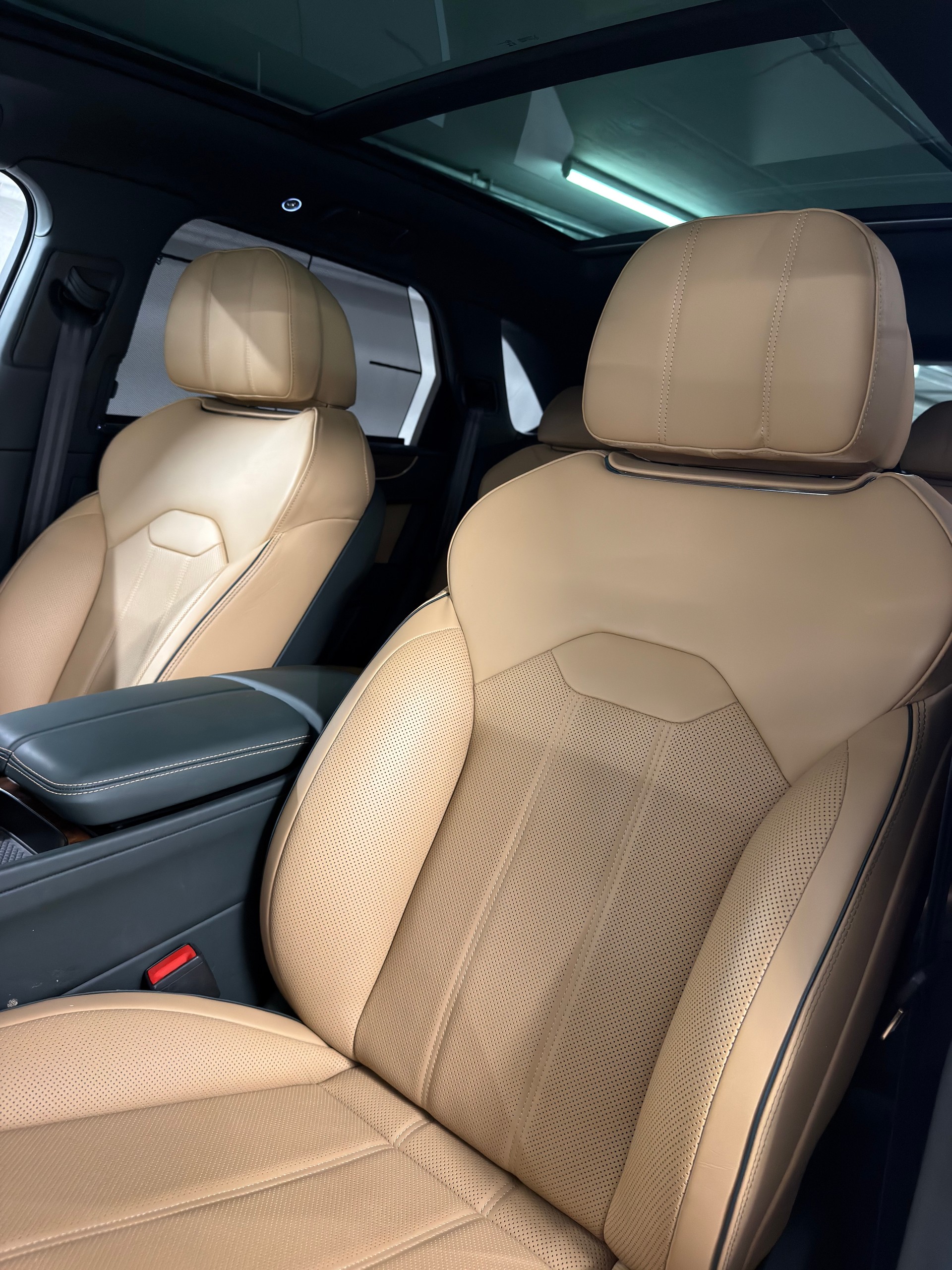 BENTLEY Bentayga Azure V8-image-8