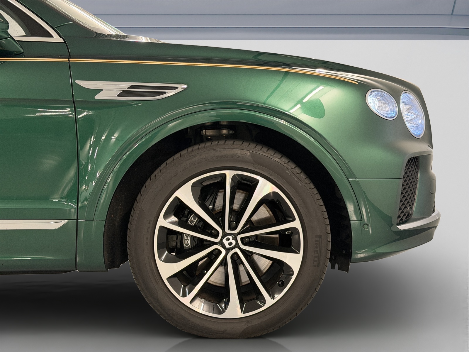 BENTLEY Bentayga Azure V8-image-7