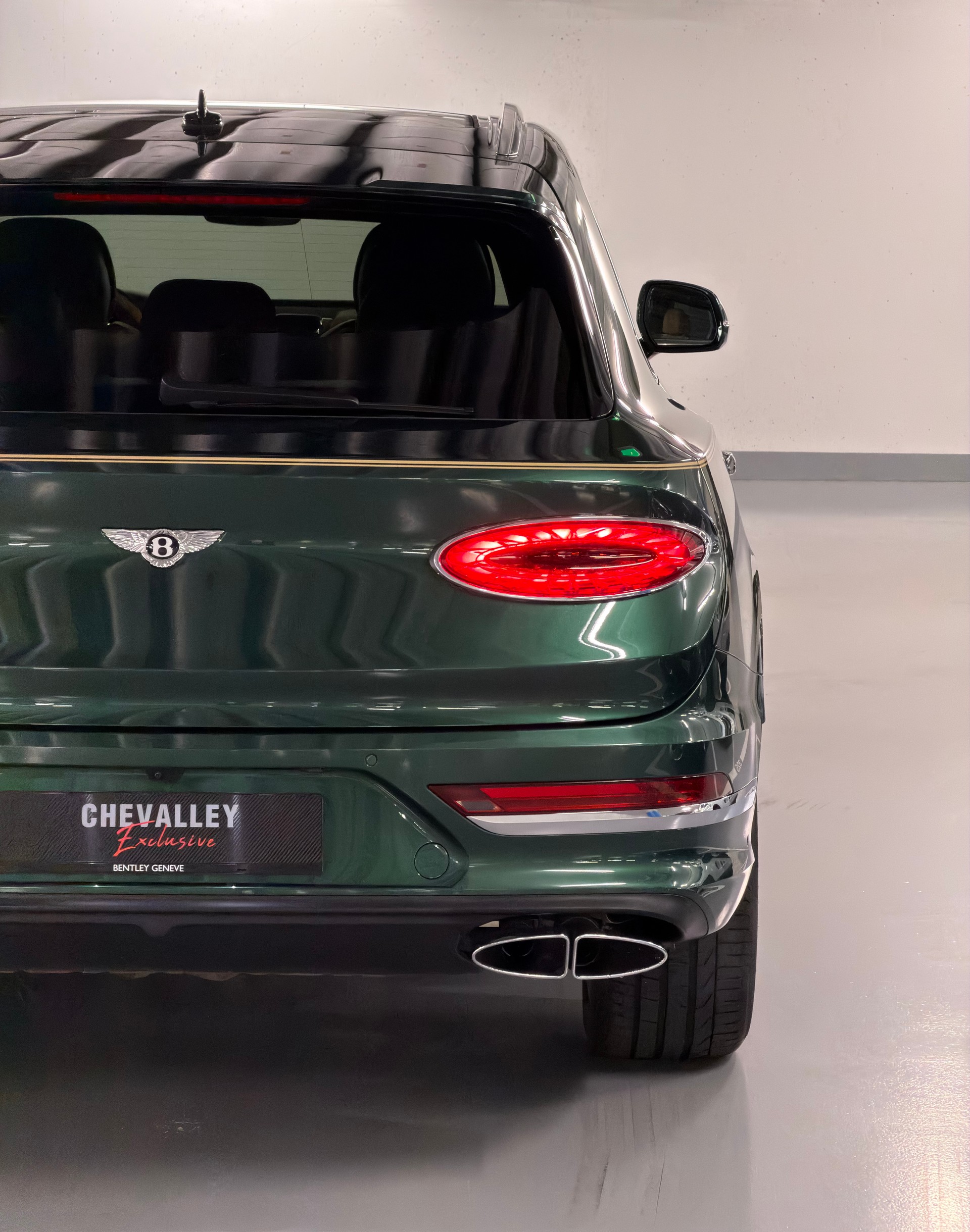 BENTLEY Bentayga Azure V8-image-19