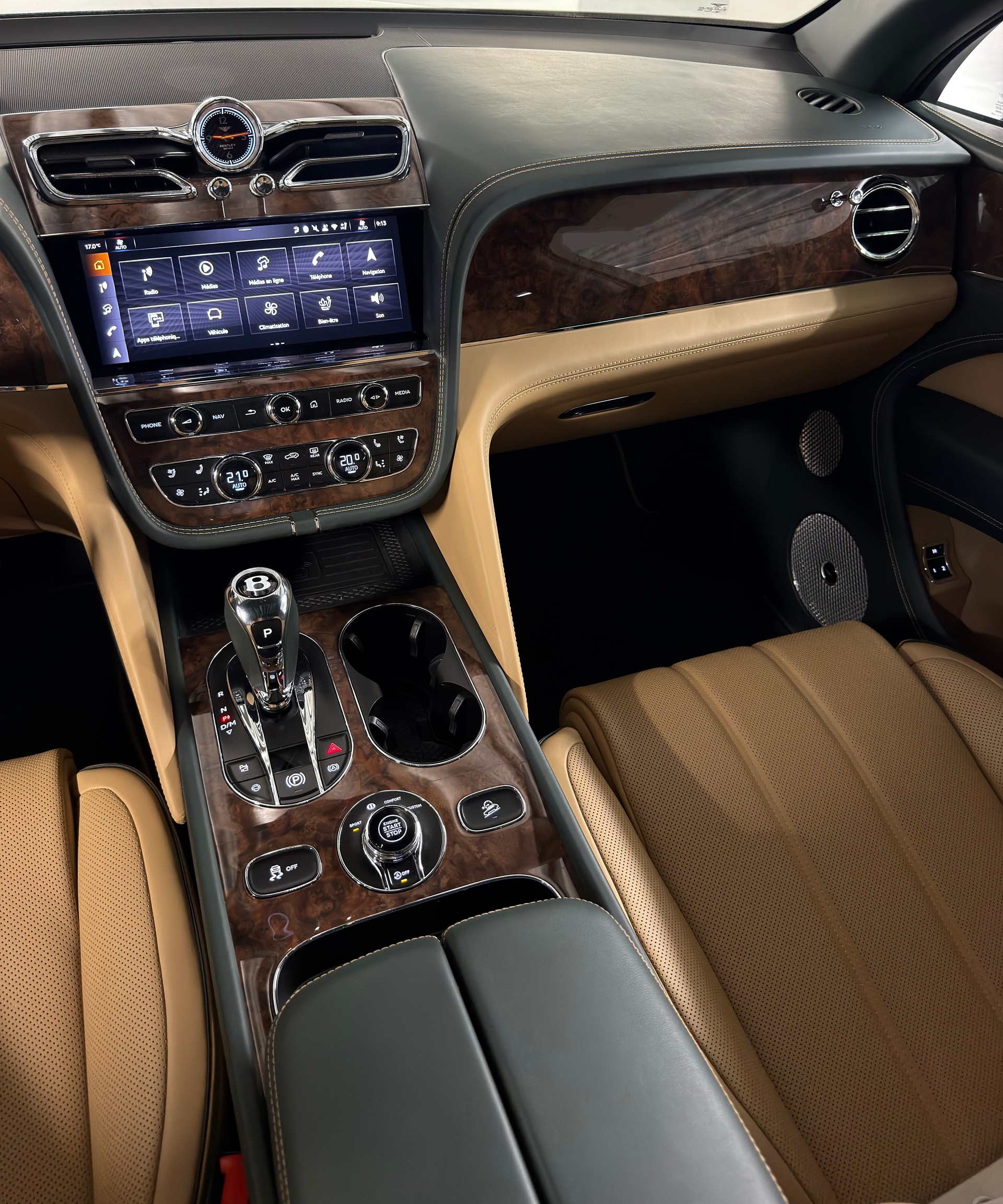 BENTLEY Bentayga Azure V8-image-16