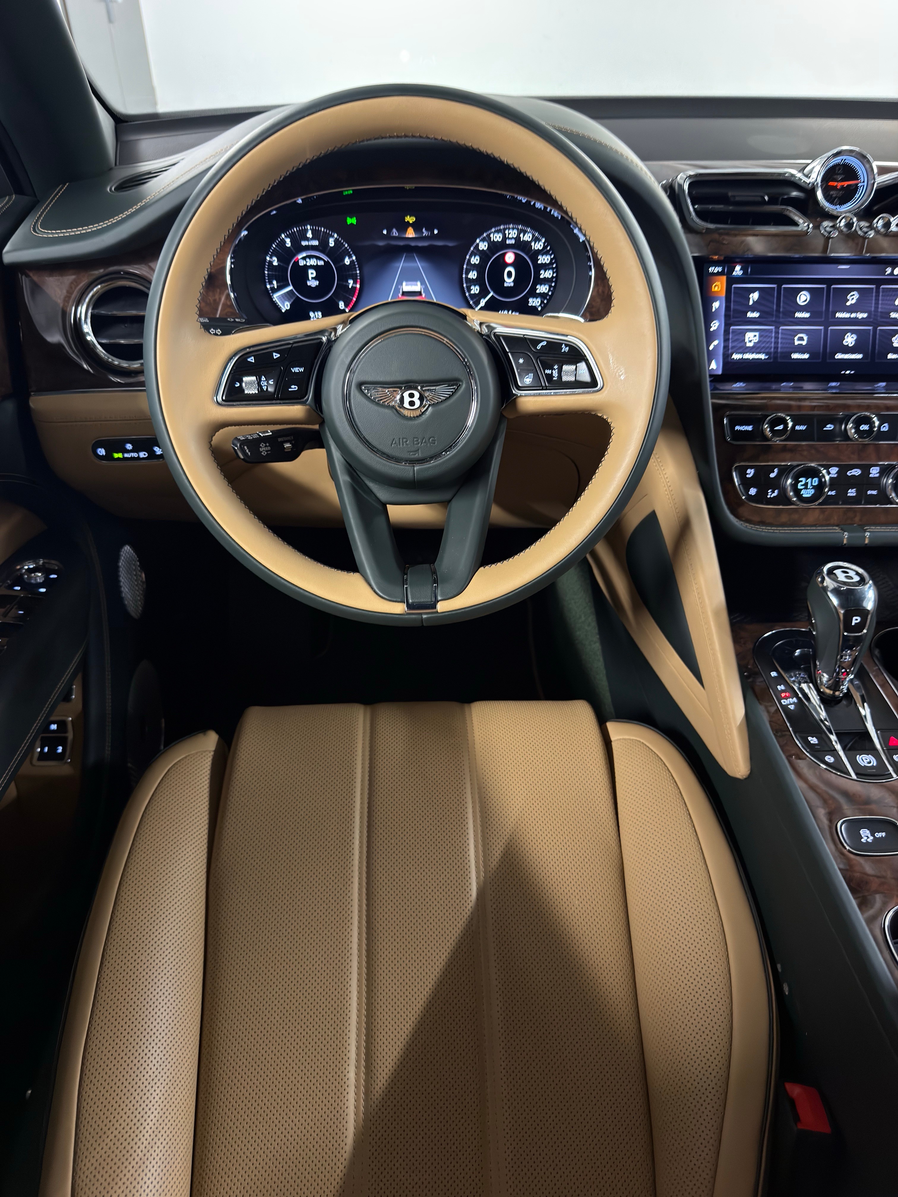 Image BENTLEY BENTAYGA Bentayga Azure V8