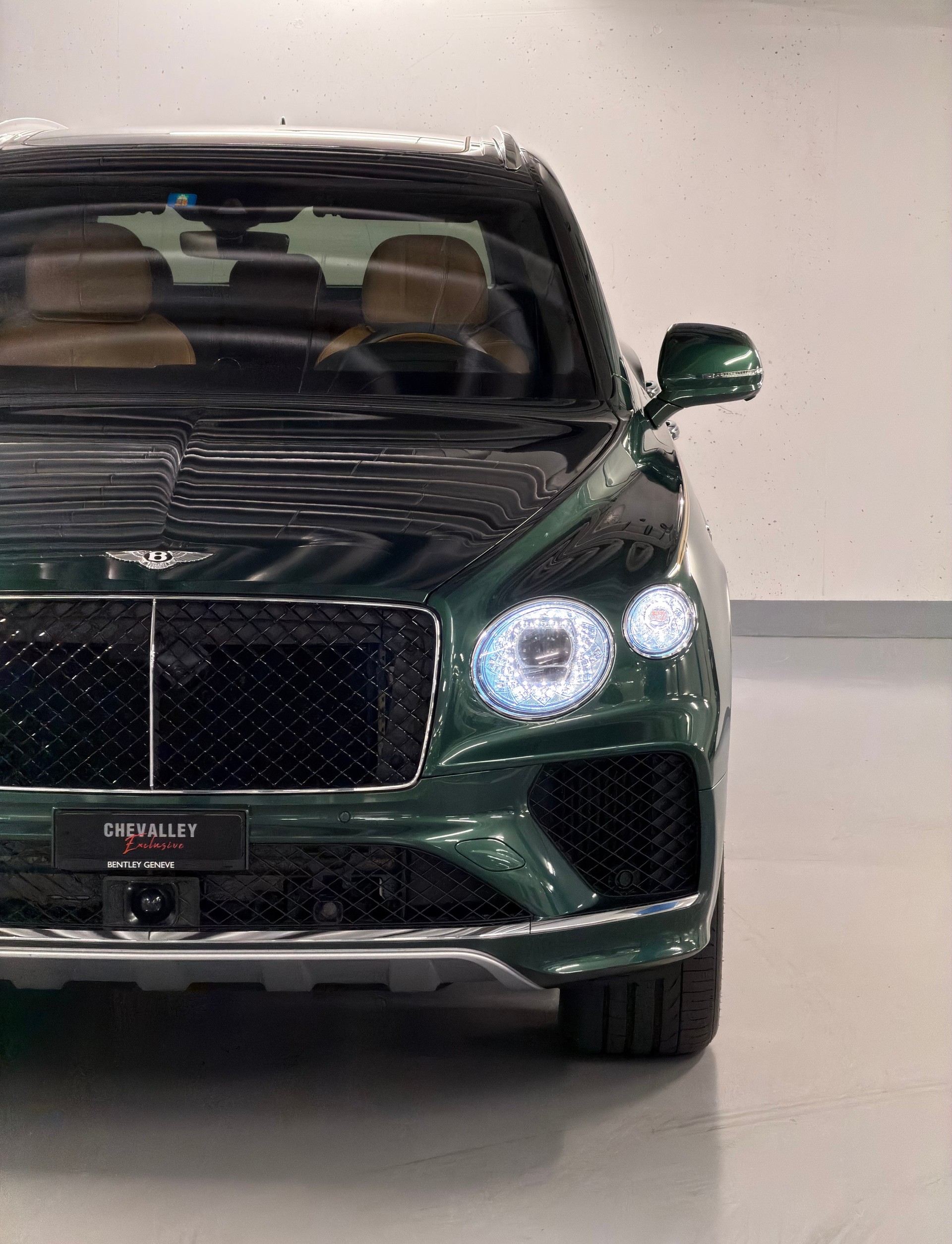 BENTLEY Bentayga Azure V8-image-18