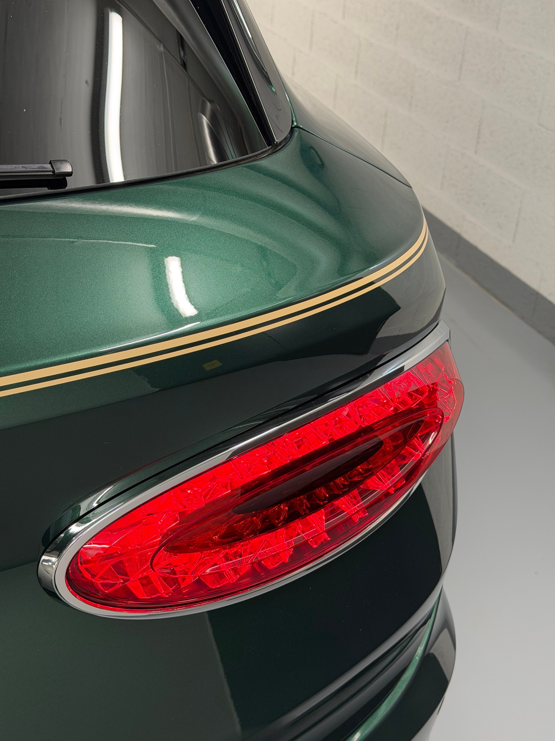BENTLEY Bentayga Azure V8-image-20