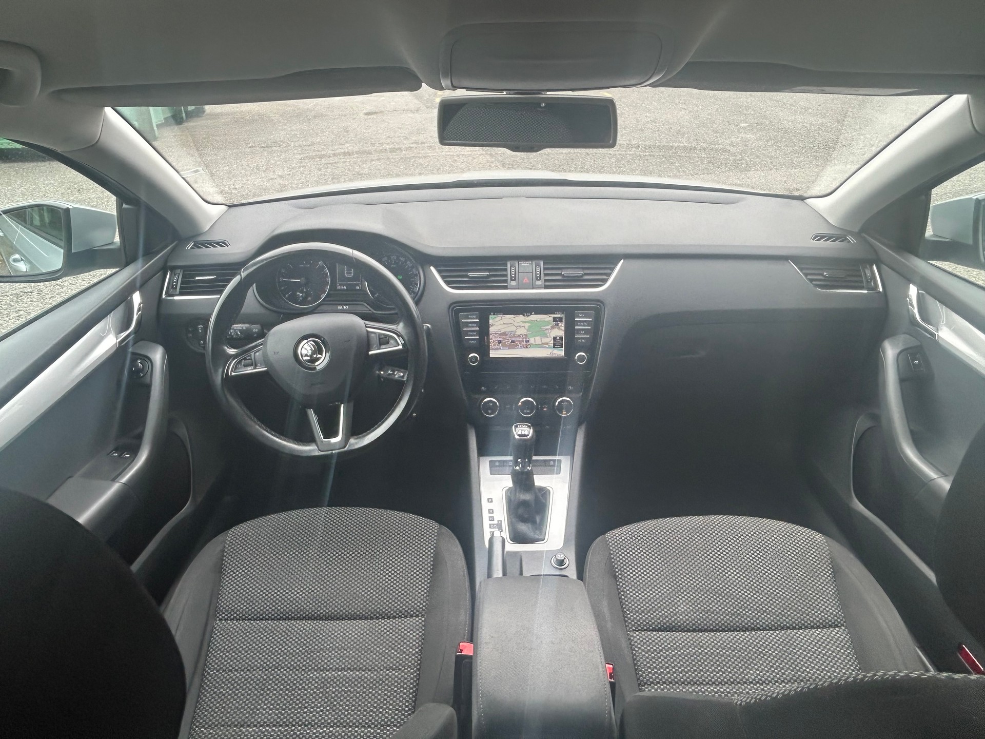 SKODA Octavia Combi 2.0 TDI Swiss Edition 4x4 DSG-image-8