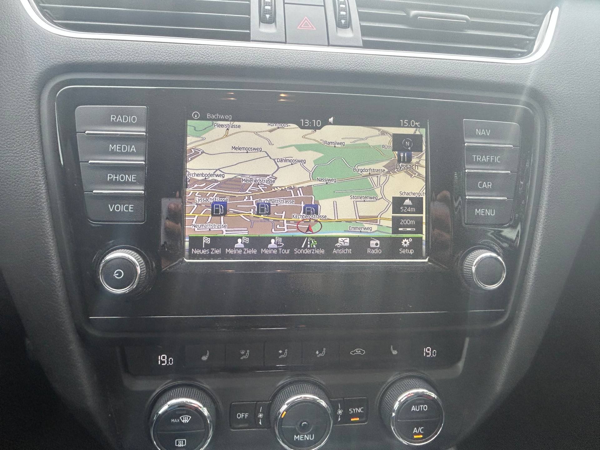 SKODA Octavia Combi 2.0 TDI Swiss Edition 4x4 DSG-image-9