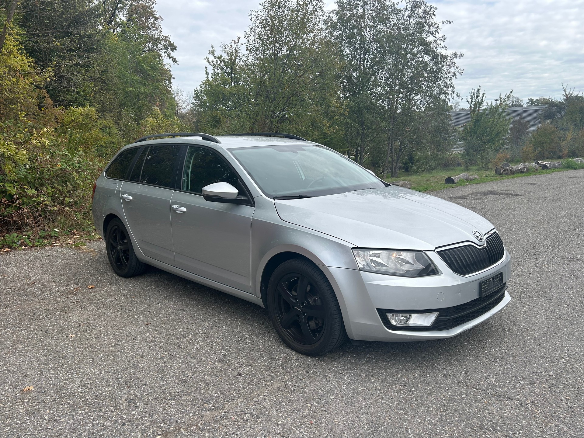 SKODA Octavia Combi 2.0 TDI Swiss Edition 4x4 DSG-image-1