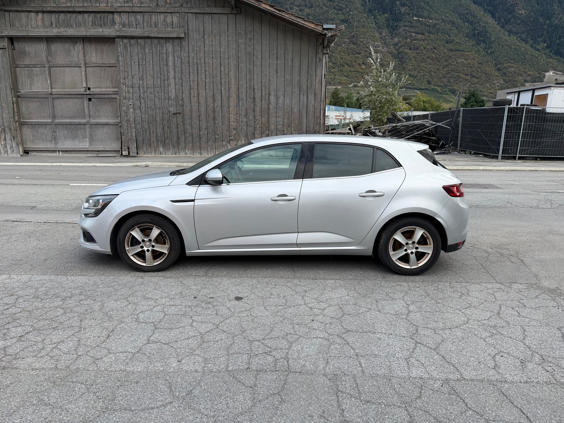 RENAULT Mégane 1.2 16V Turbo Bose-image-1
