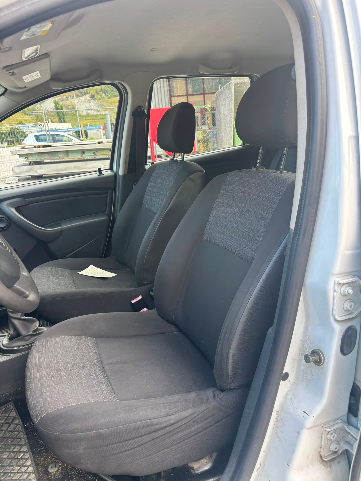 DACIA Duster 1.6 Lauréate 4x4-image-9