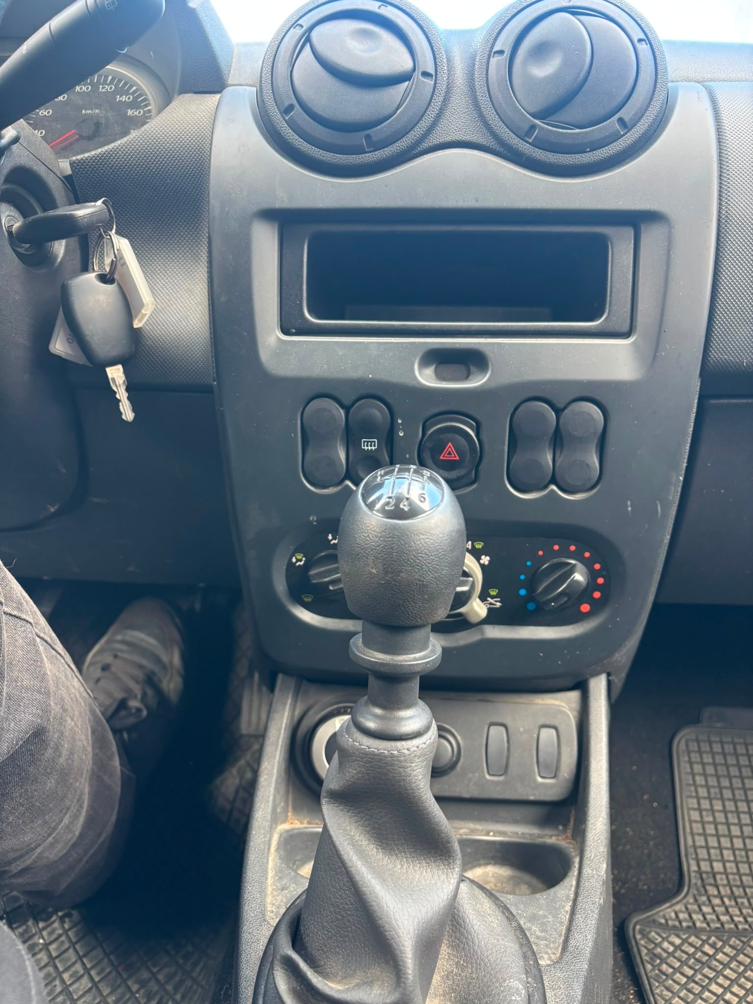 DACIA Duster 1.6 Lauréate 4x4-image-7