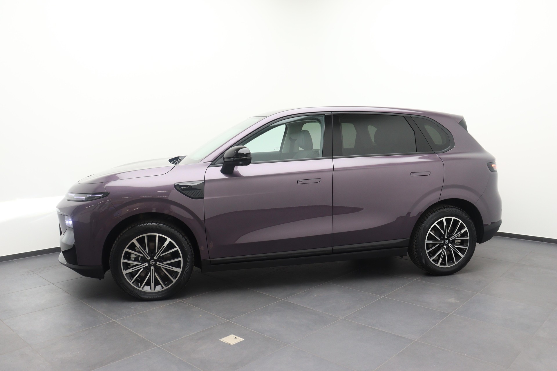 LEAPMOTOR B10 EV-image-3