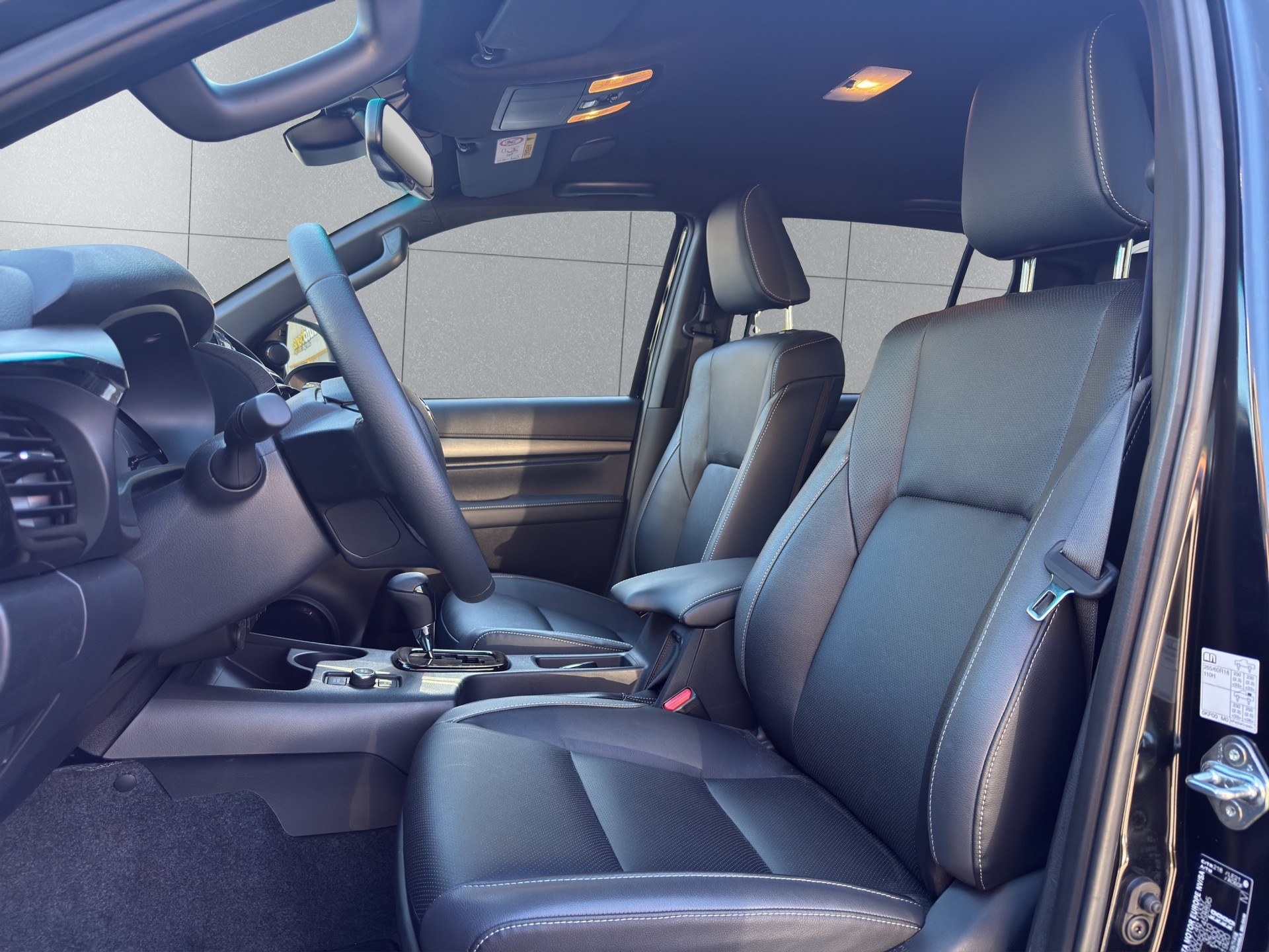 TOYOTA Hilux 2.8D-4D Invincible Double Cab 4x4 A-image-12