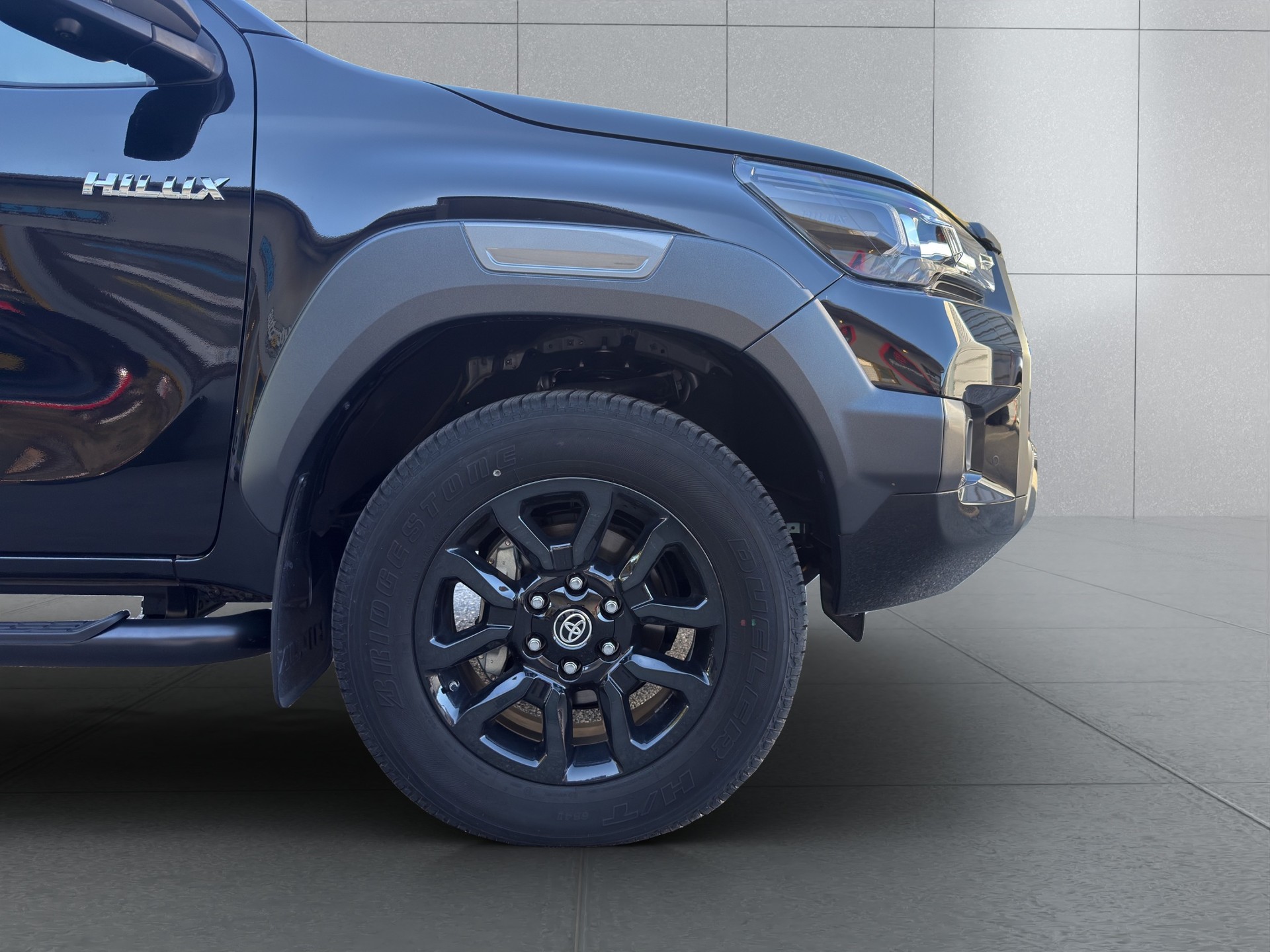 TOYOTA Hilux 2.8D-4D Invincible Double Cab 4x4 A-image-6