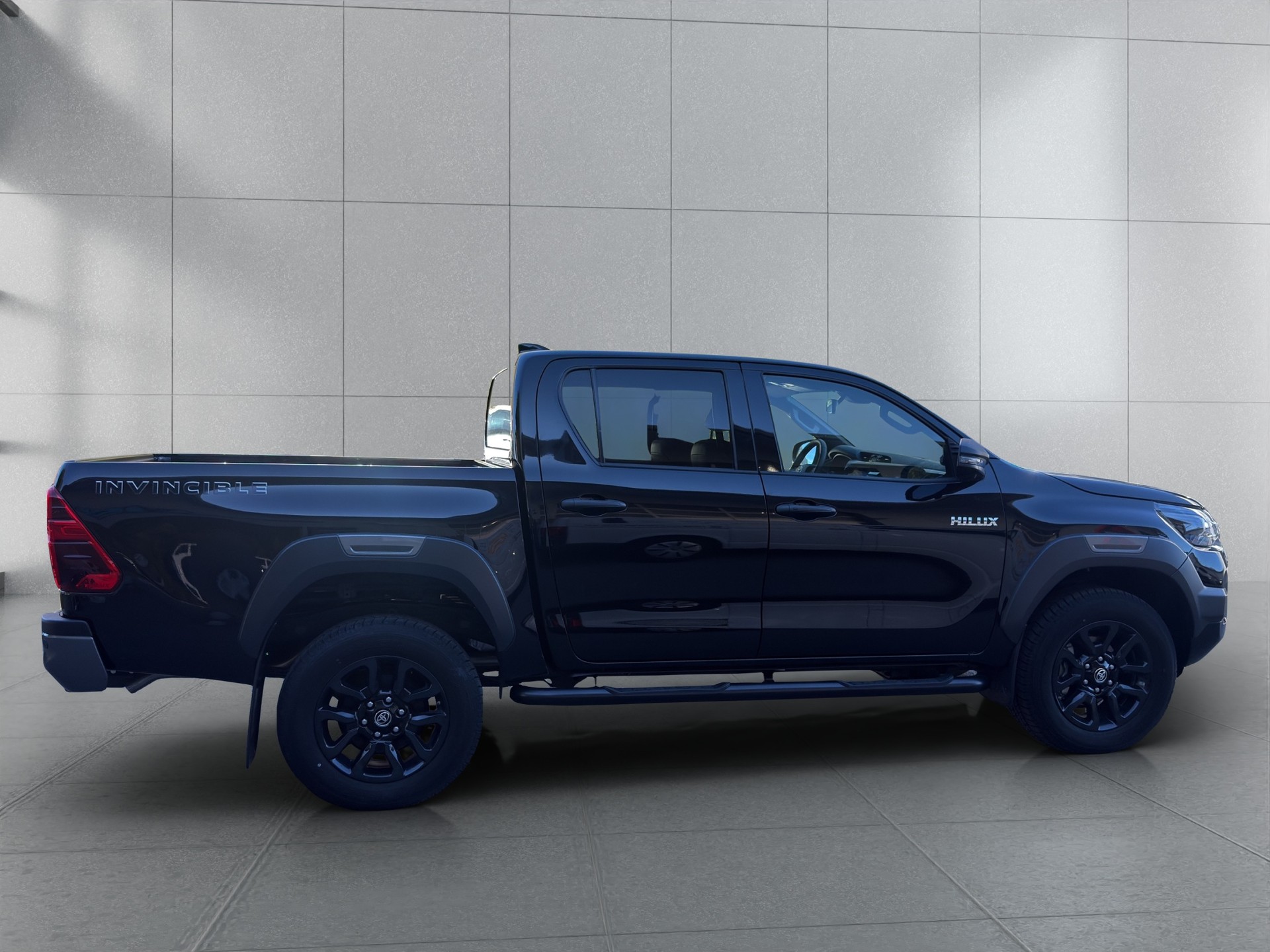 TOYOTA Hilux 2.8D-4D Invincible Double Cab 4x4 A-image-3