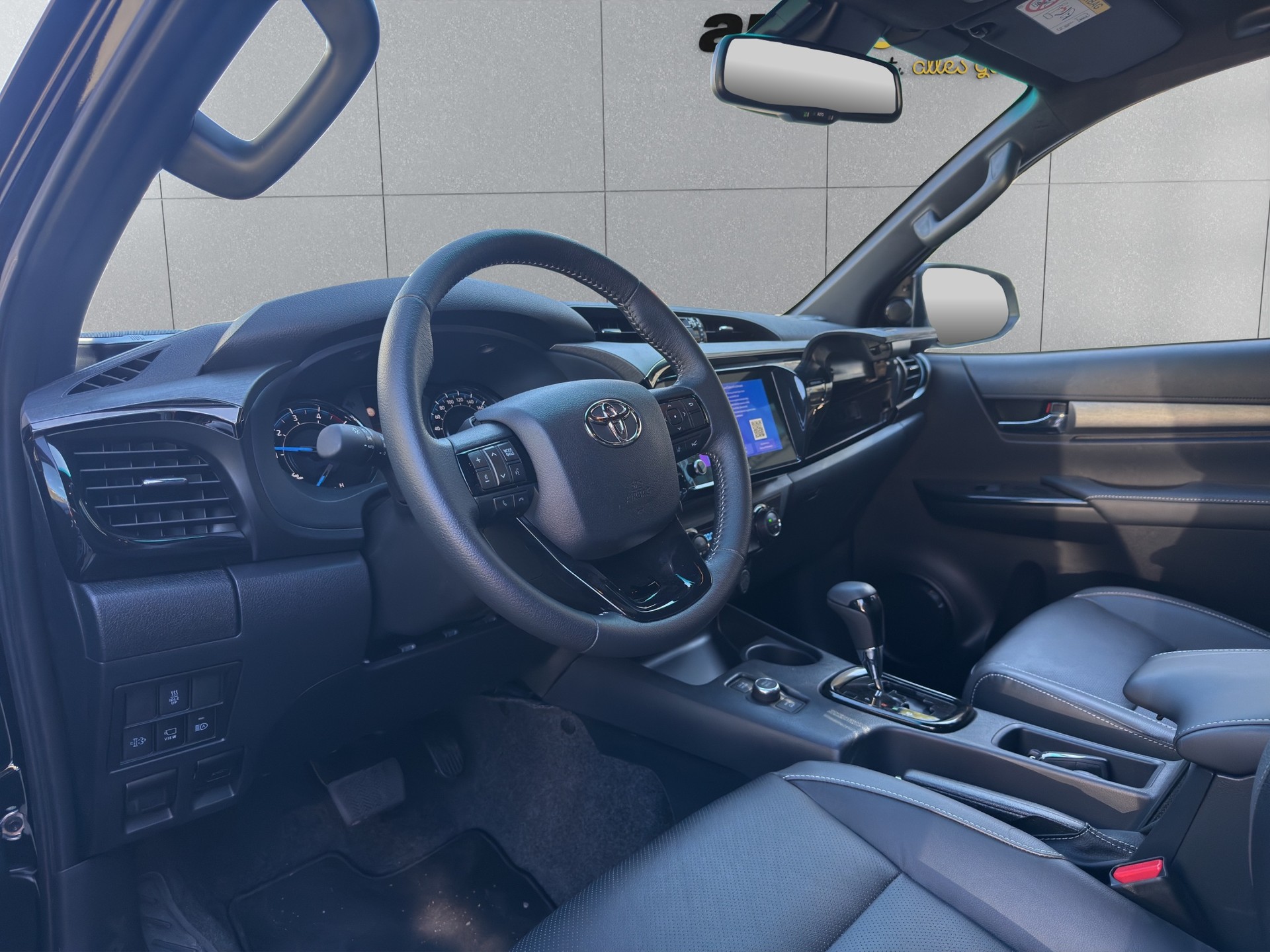 TOYOTA Hilux 2.8D-4D Invincible Double Cab 4x4 A-image-9