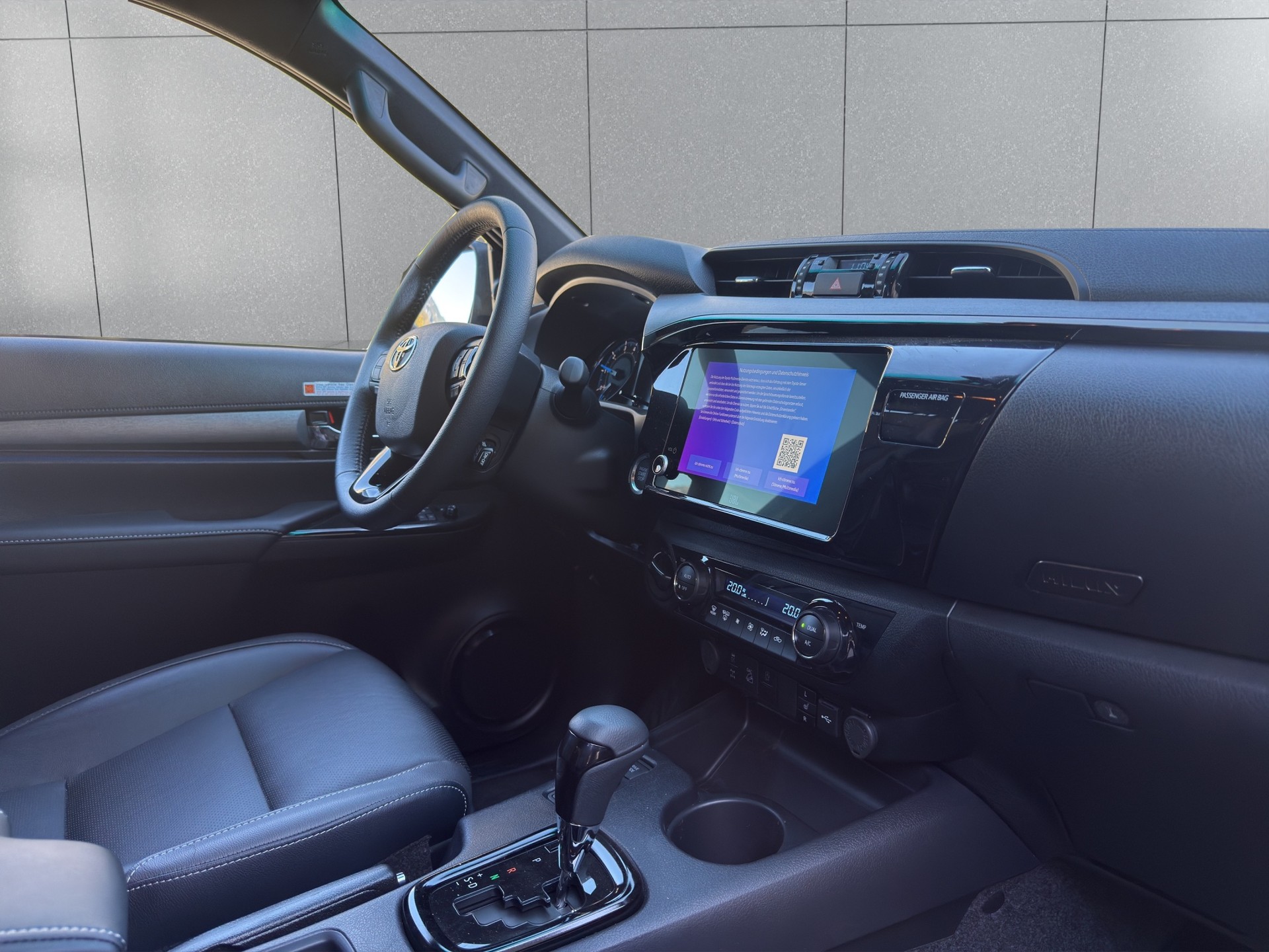 TOYOTA Hilux 2.8D-4D Invincible Double Cab 4x4 A-image-8