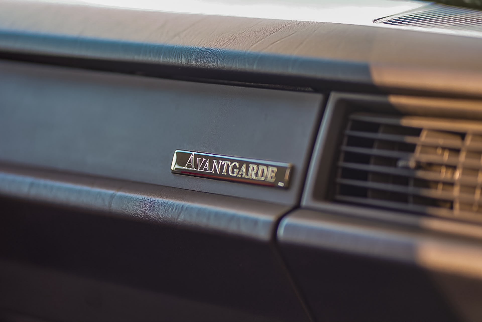 MERCEDES-BENZ 190 E 1.8 Avantgarde "ROSSO"-image-15