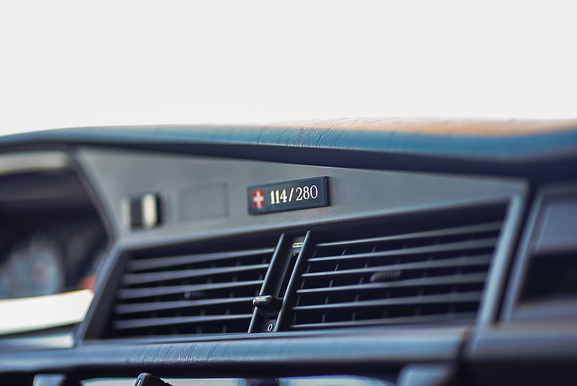 MERCEDES-BENZ 190 E 1.8 Avantgarde "ROSSO"-image-16