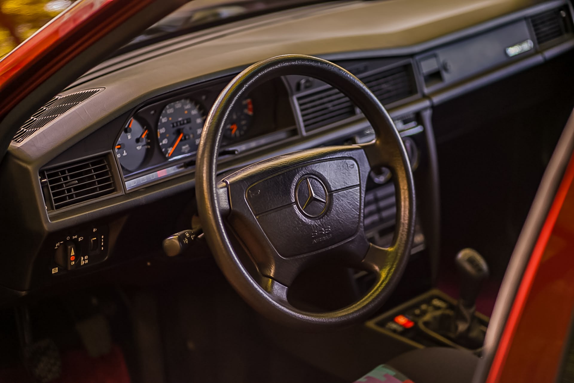 MERCEDES-BENZ 190 E 1.8 Avantgarde "ROSSO"-image-10