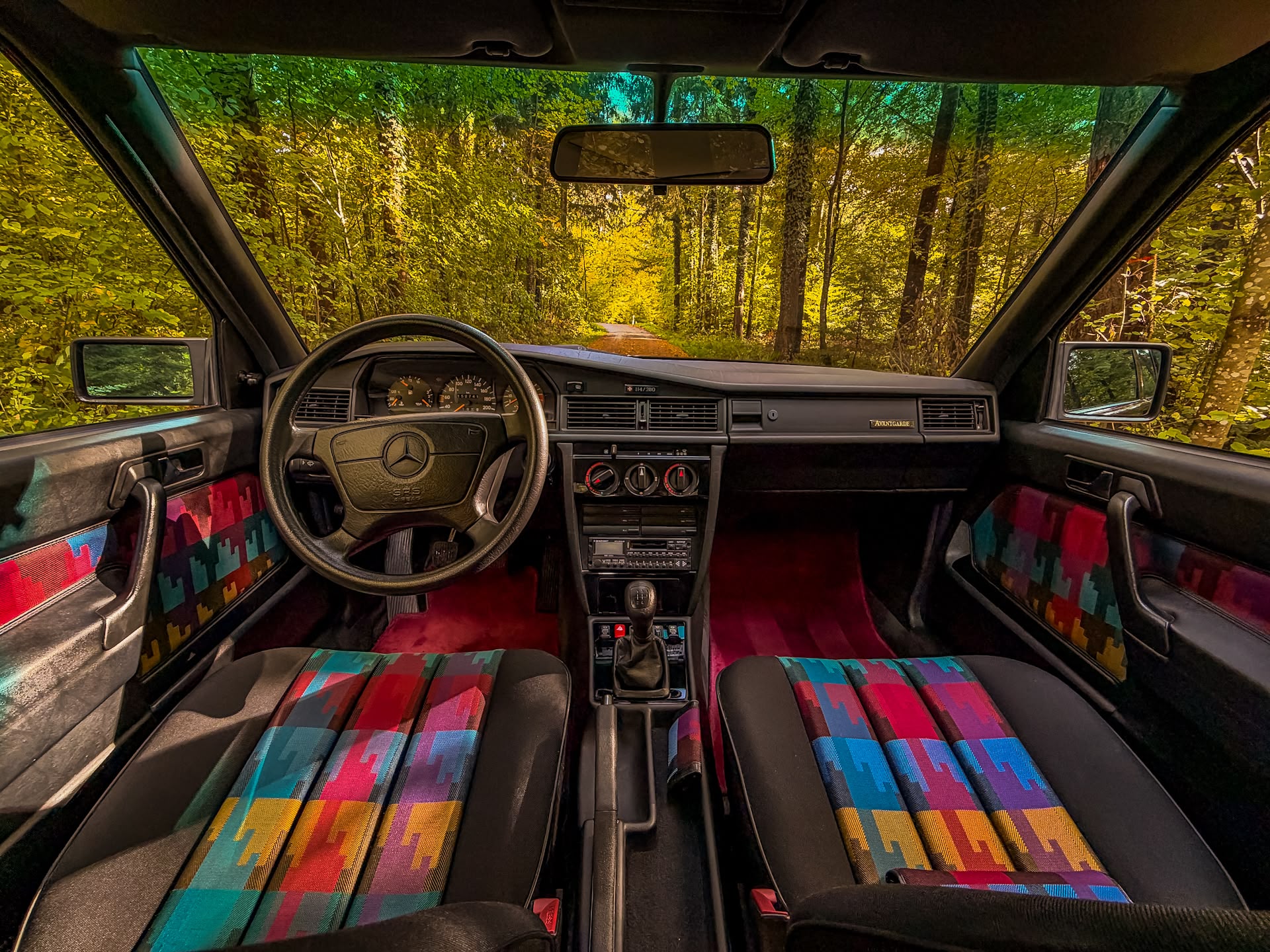 MERCEDES-BENZ 190 E 1.8 Avantgarde "ROSSO"-image-5