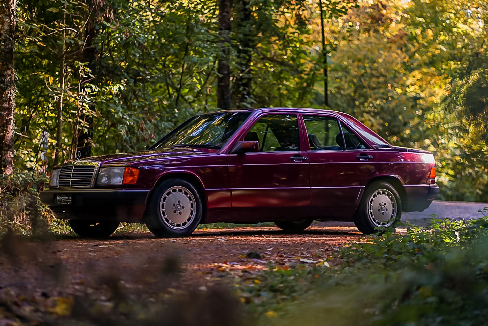 MERCEDES-BENZ 190 E 1.8 Avantgarde "ROSSO"-image-2