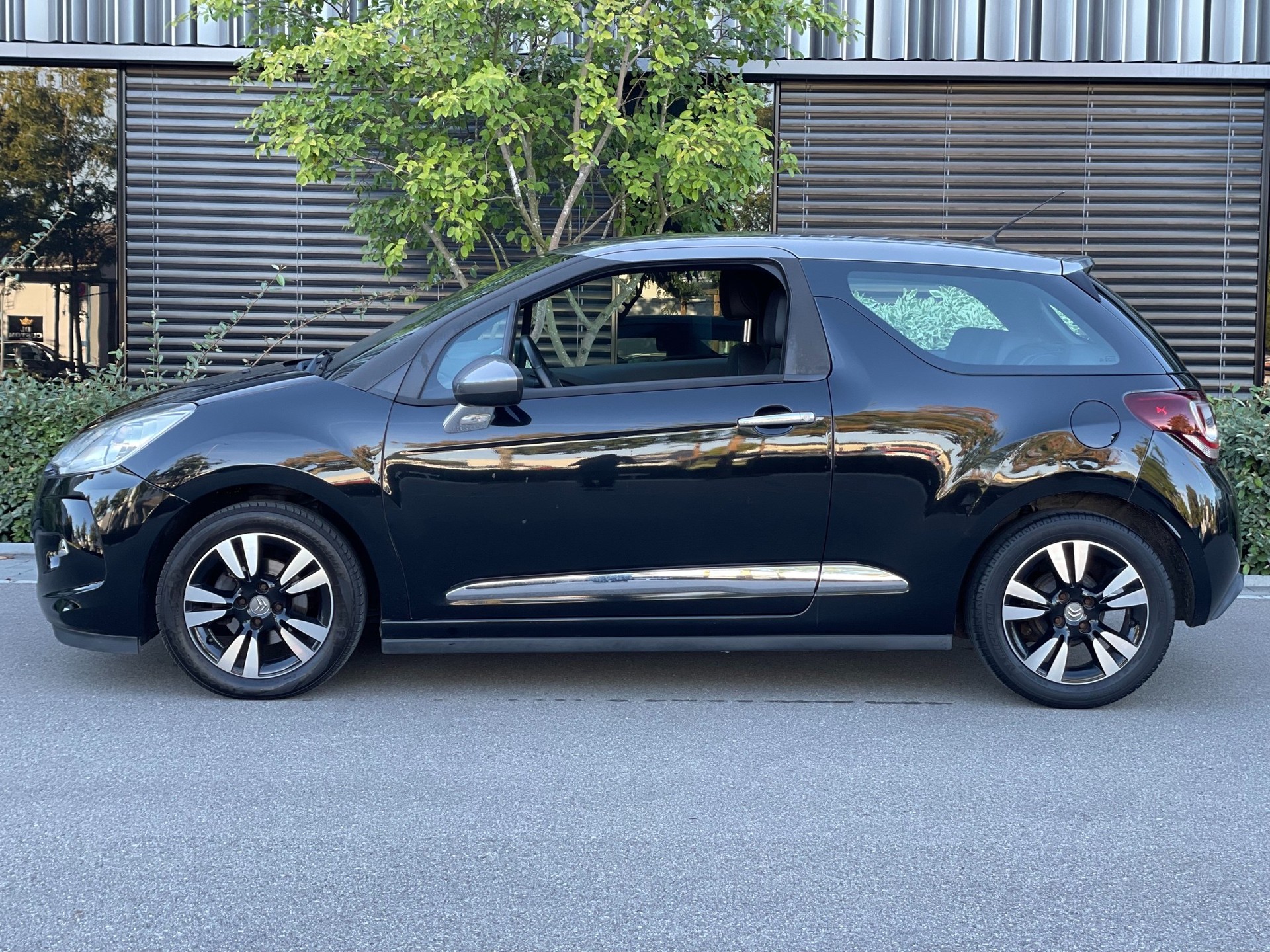 DS AUTOMOBILES DS3 1.2 VTi SO Chic-image-1