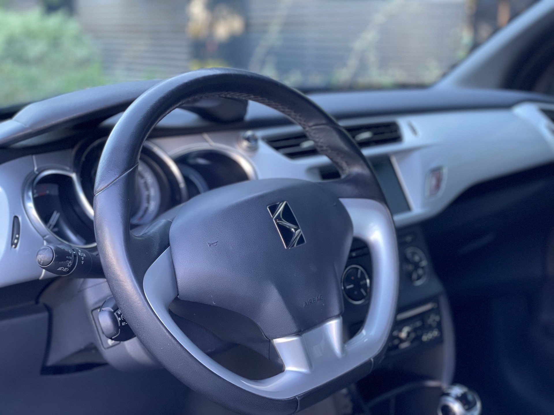 DS AUTOMOBILES DS3 1.2 VTi SO Chic-image-2