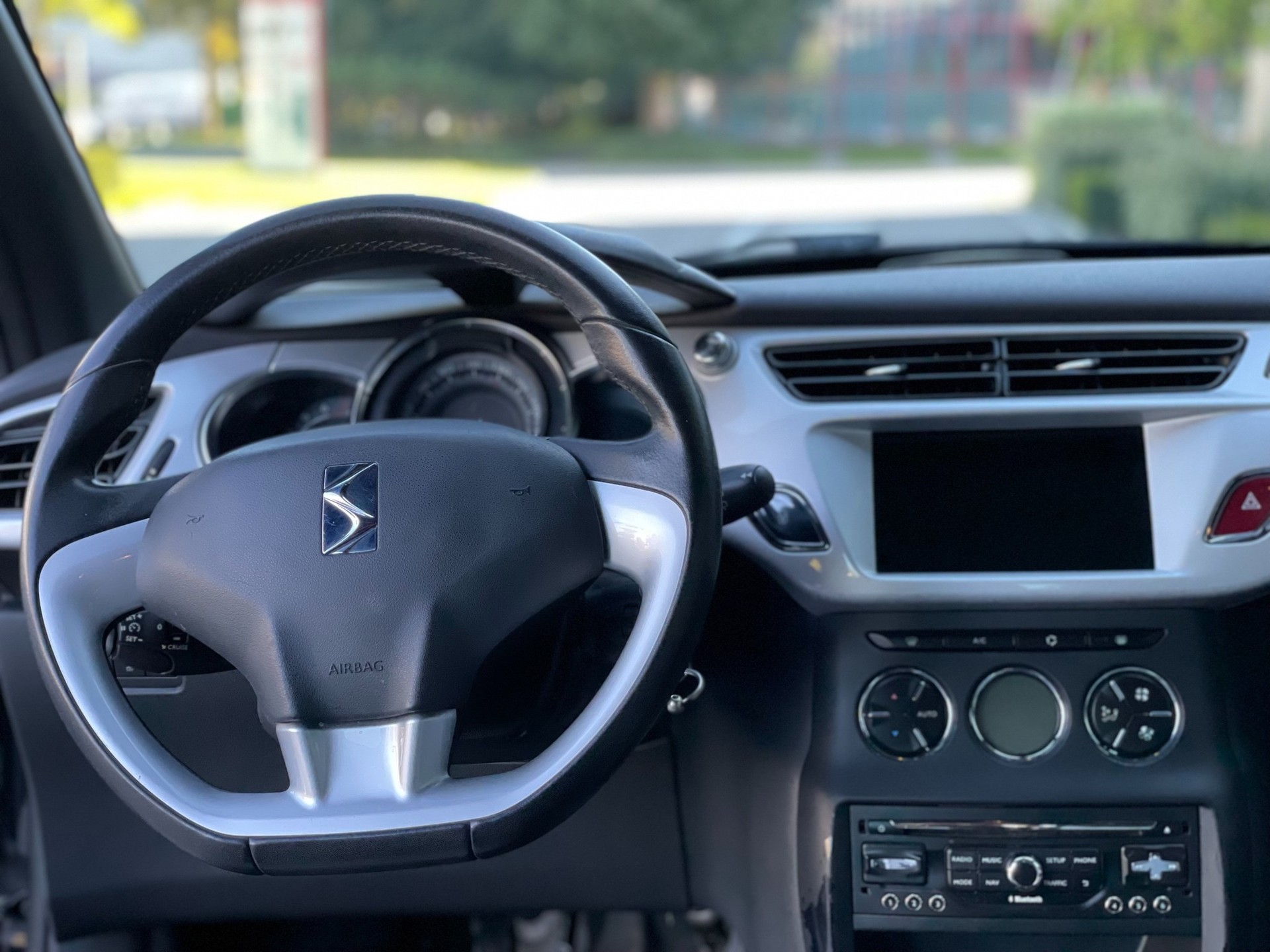 DS AUTOMOBILES DS3 1.2 VTi SO Chic-image-3