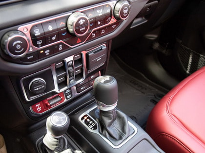 JEEP 6.4L SRT® HEMI® V8-image-11