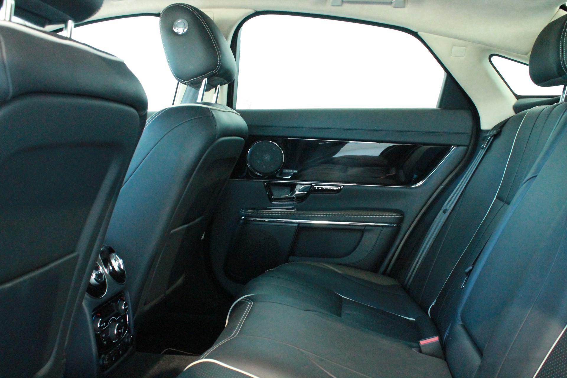 JAGUAR XJ 3.0 V6 S/C Portfolio Automatic AWD-image-5