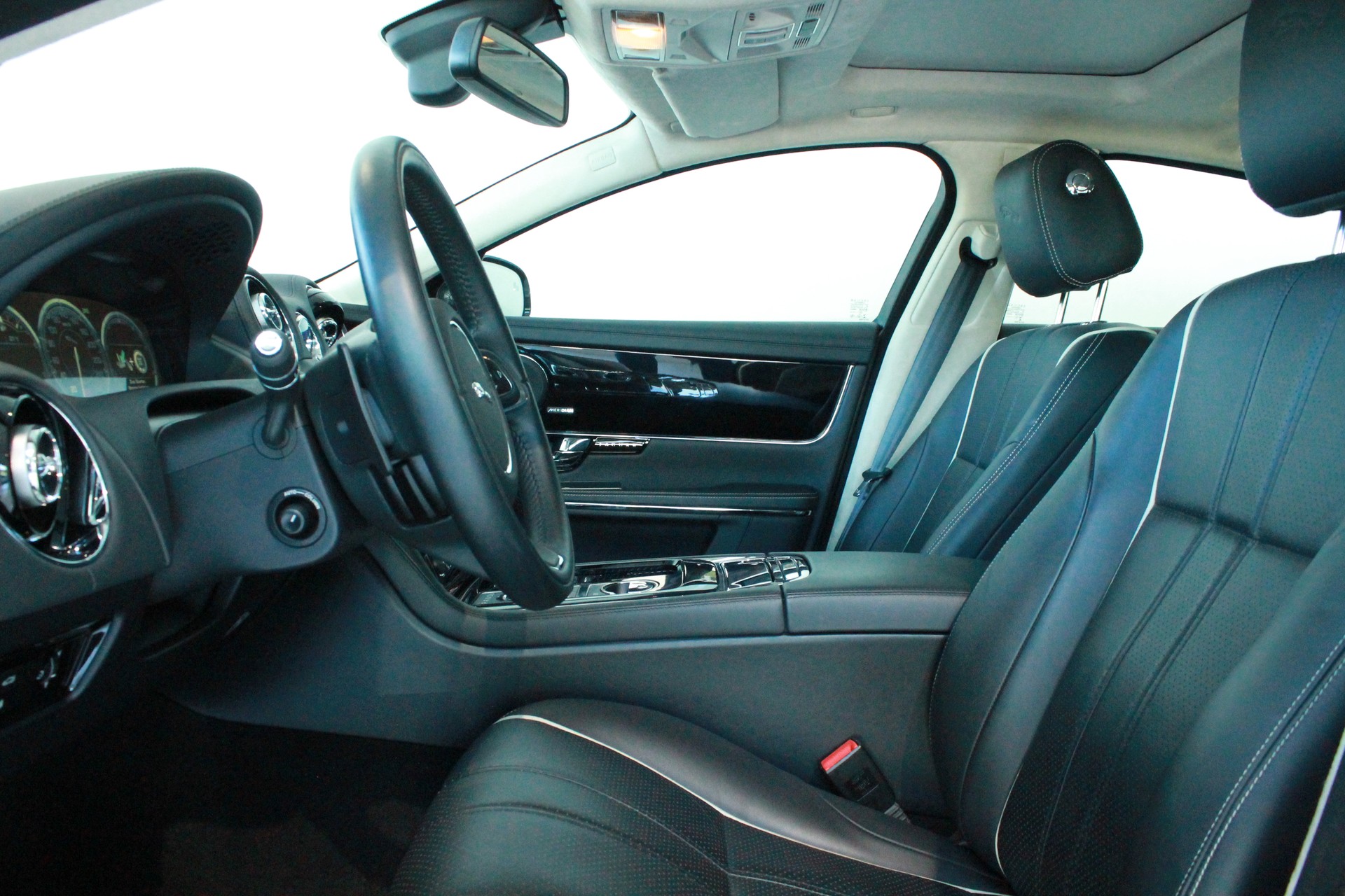 JAGUAR XJ 3.0 V6 S/C Portfolio Automatic AWD-image-4