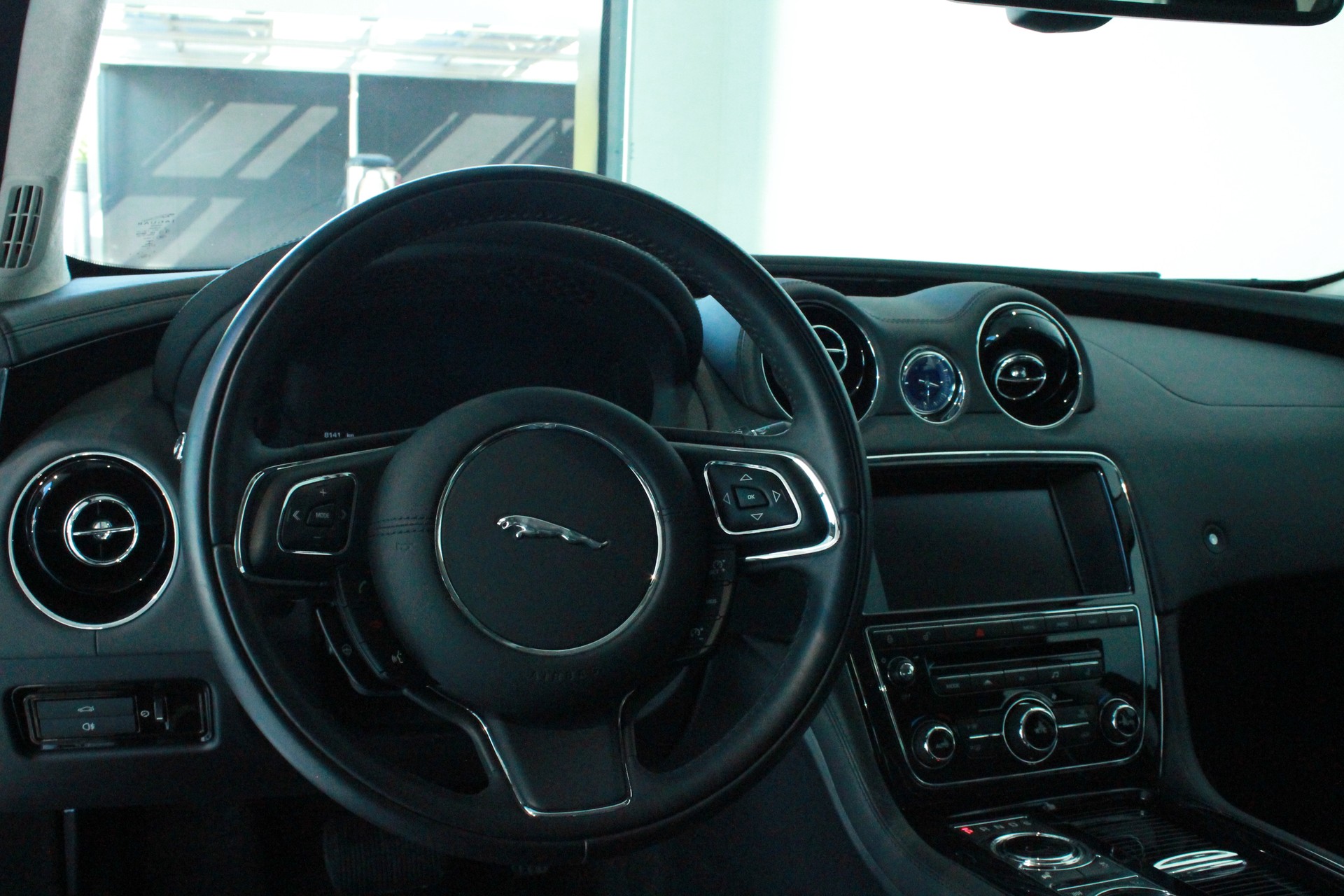 JAGUAR XJ 3.0 V6 S/C Portfolio Automatic AWD-showroom-element-3