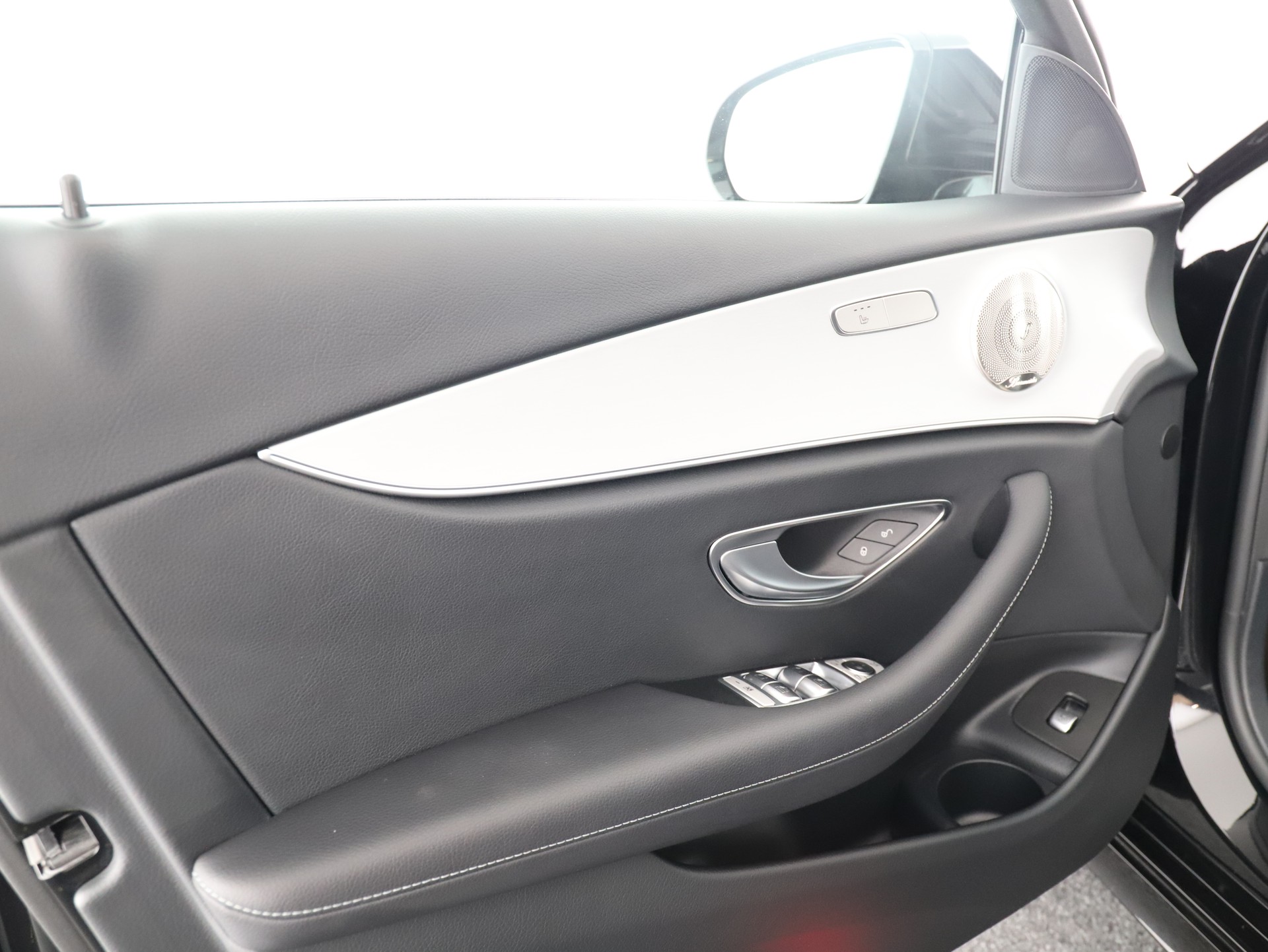 MERCEDES-BENZ E 300 deT 4M EQ Star-image-13