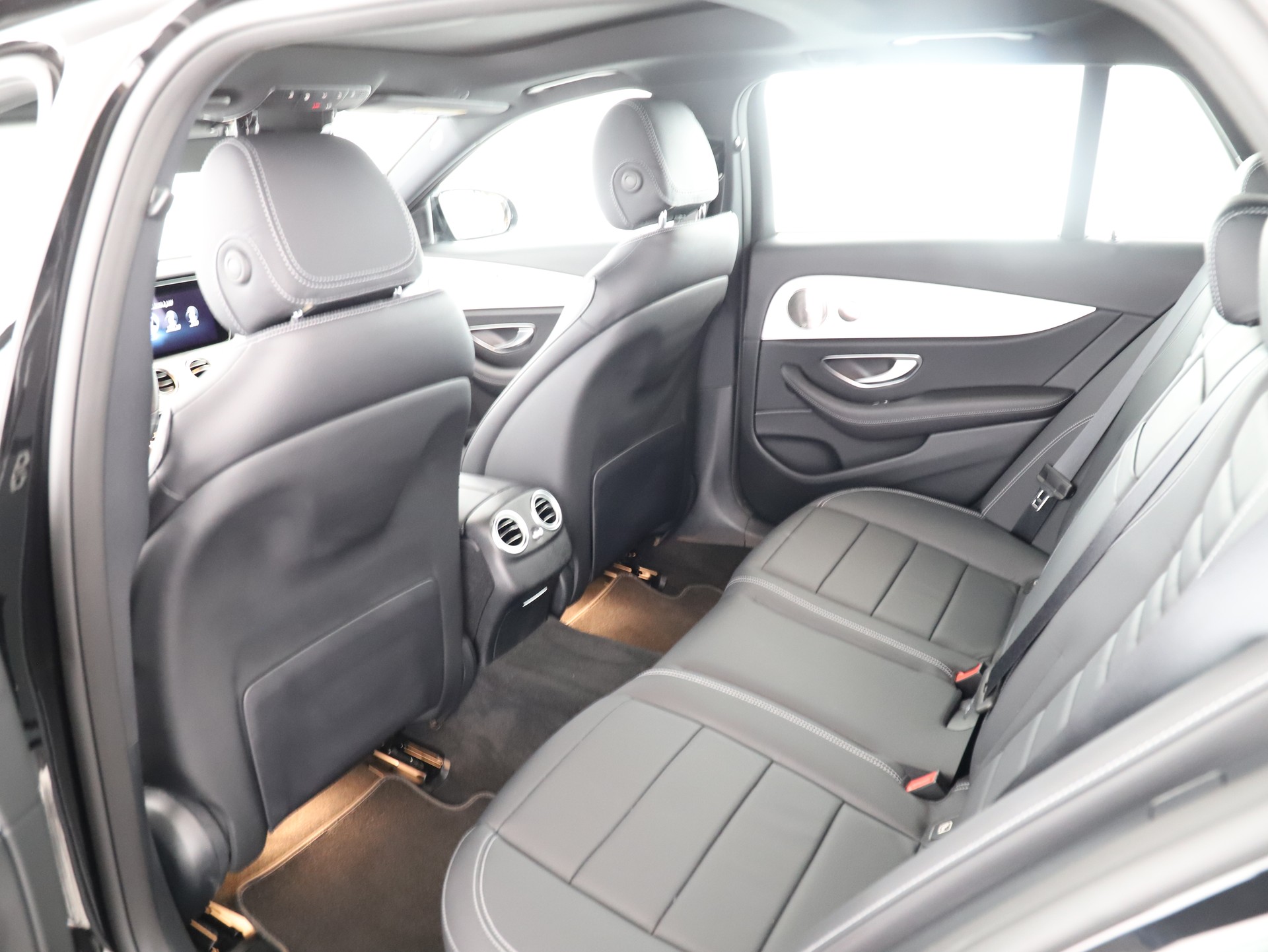 MERCEDES-BENZ E 300 deT 4M EQ Star-image-12