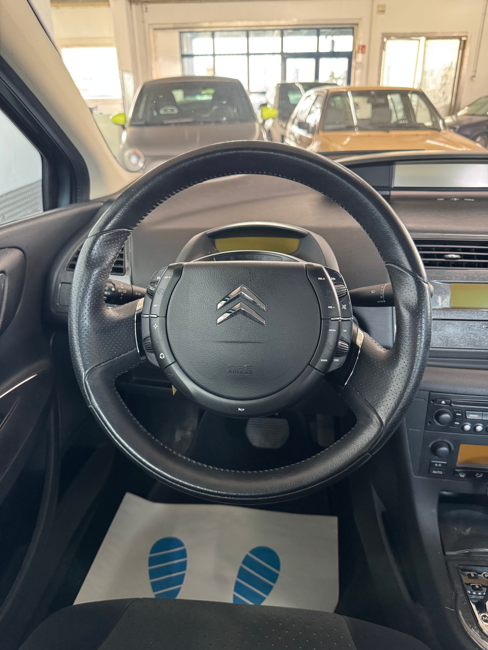 CITROEN C4 Berline 2.0i 16V VTR Automatic-image-18