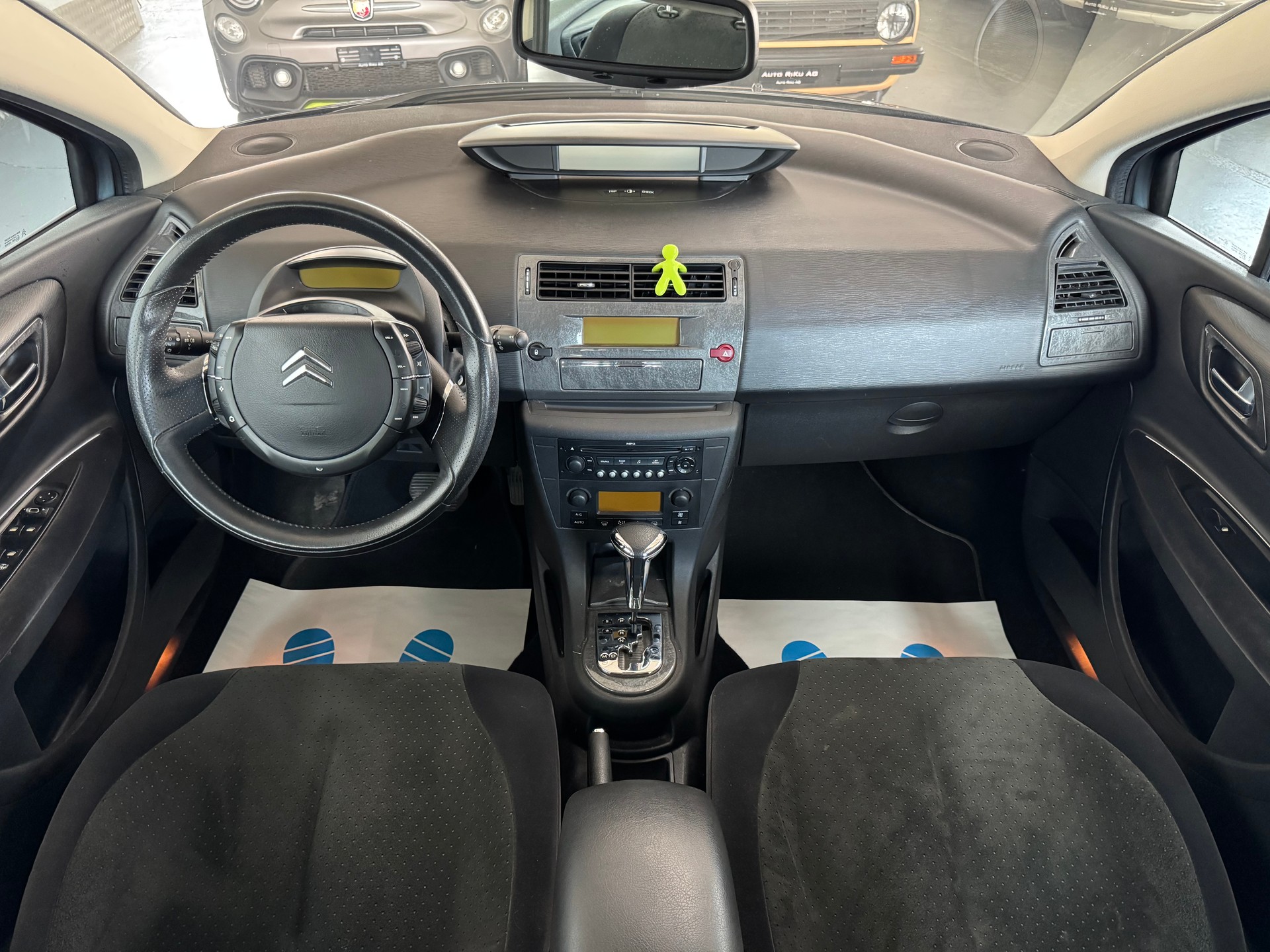 CITROEN C4 Berline 2.0i 16V VTR Automatic-image-16
