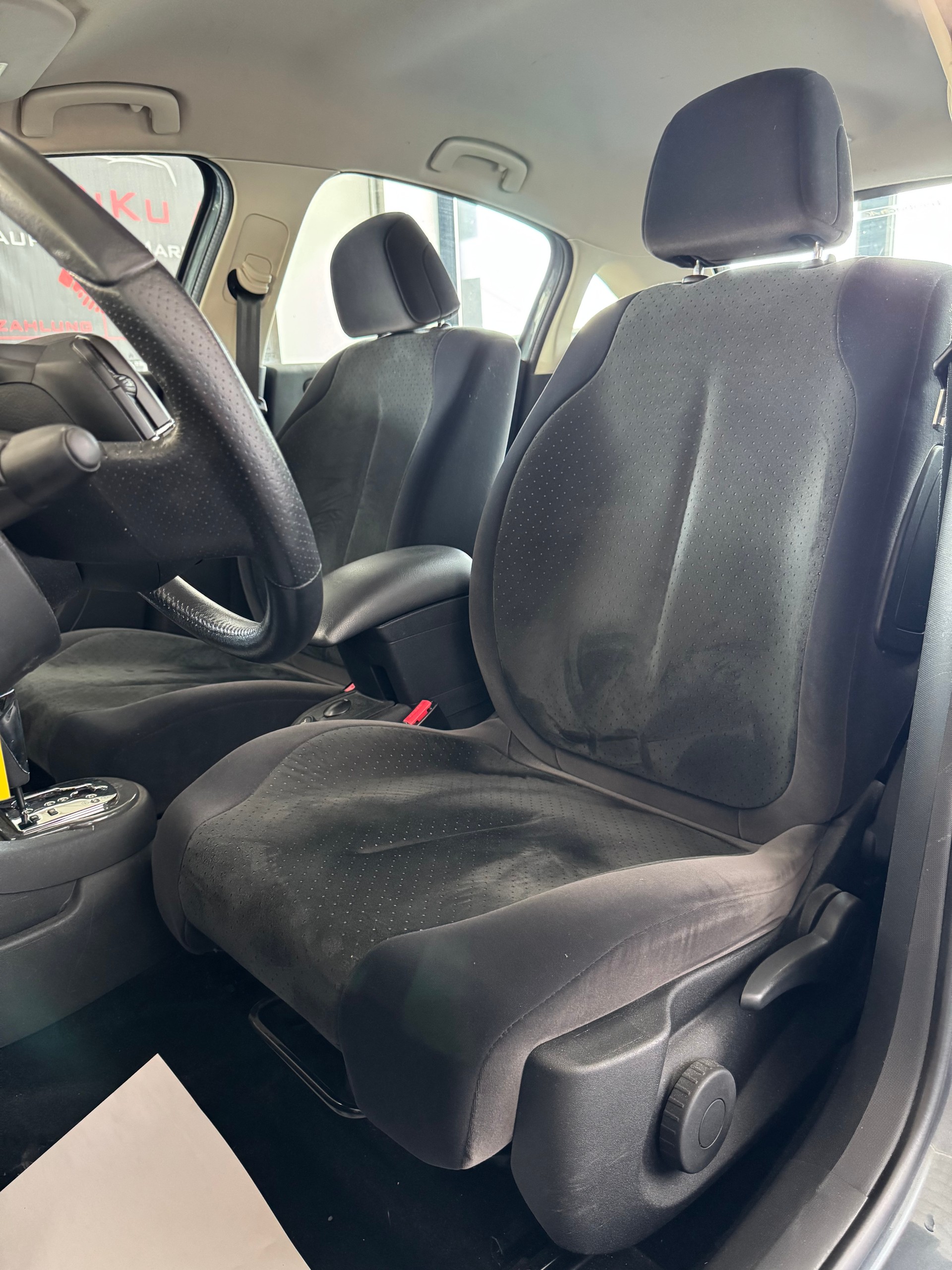 CITROEN C4 Berline 2.0i 16V VTR Automatic-image-11