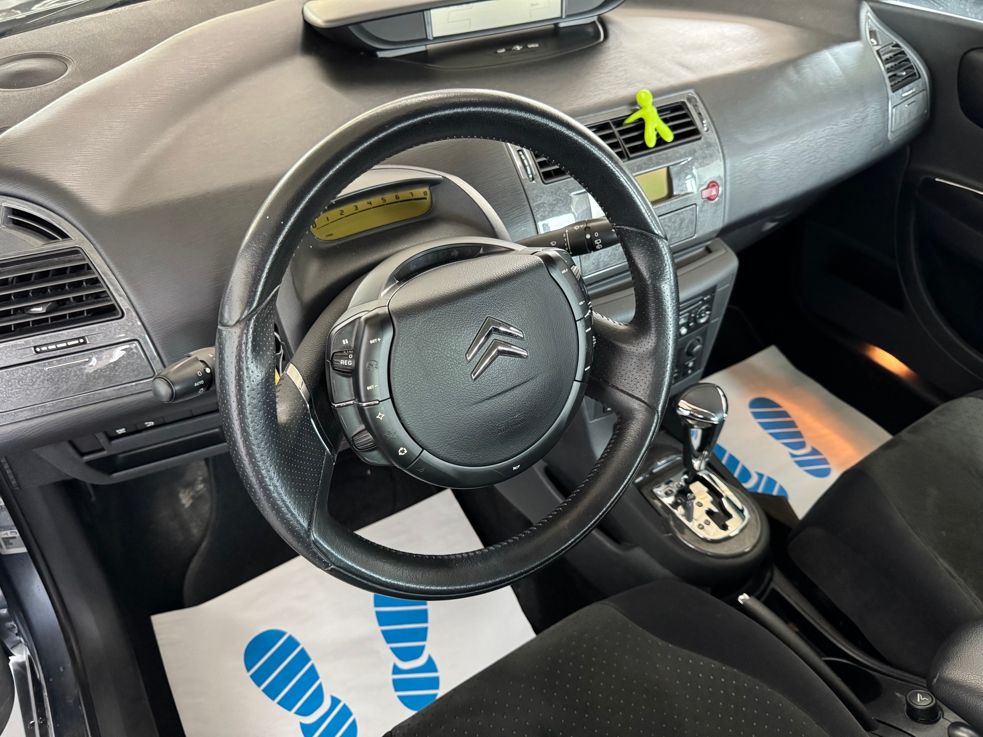 CITROEN C4 Berline 2.0i 16V VTR Automatic-image-9