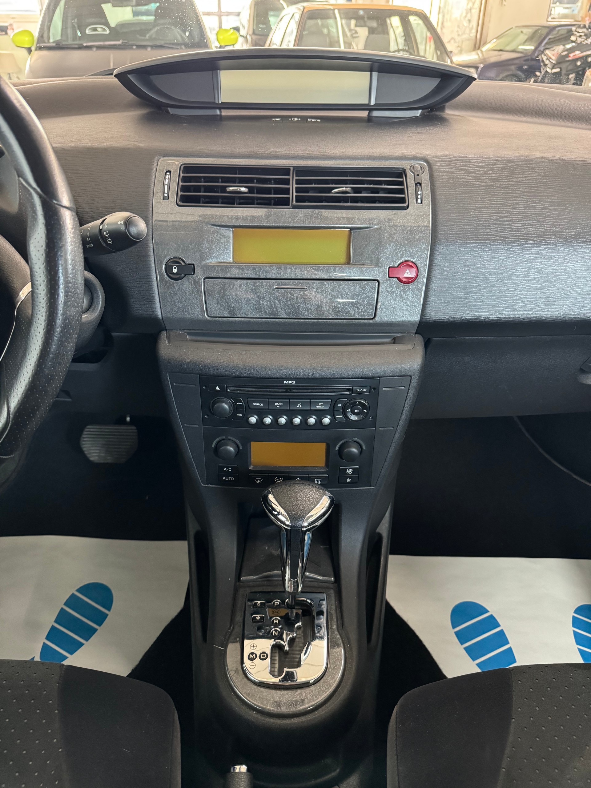 CITROEN C4 Berline 2.0i 16V VTR Automatic-image-17