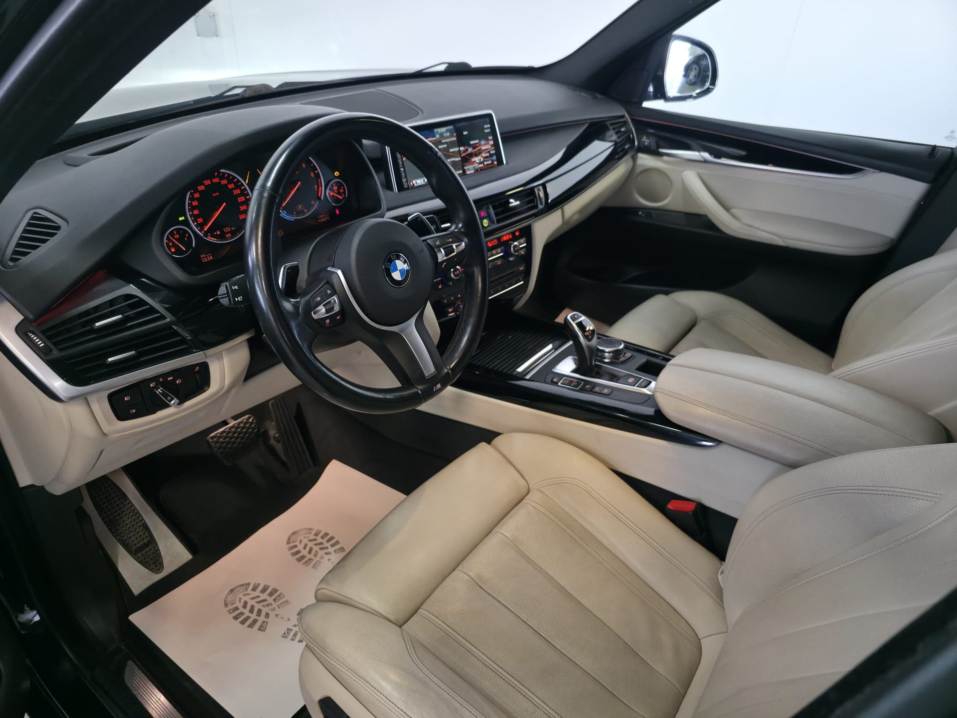 BMW X5 xDrive 50i Steptronic-image-18