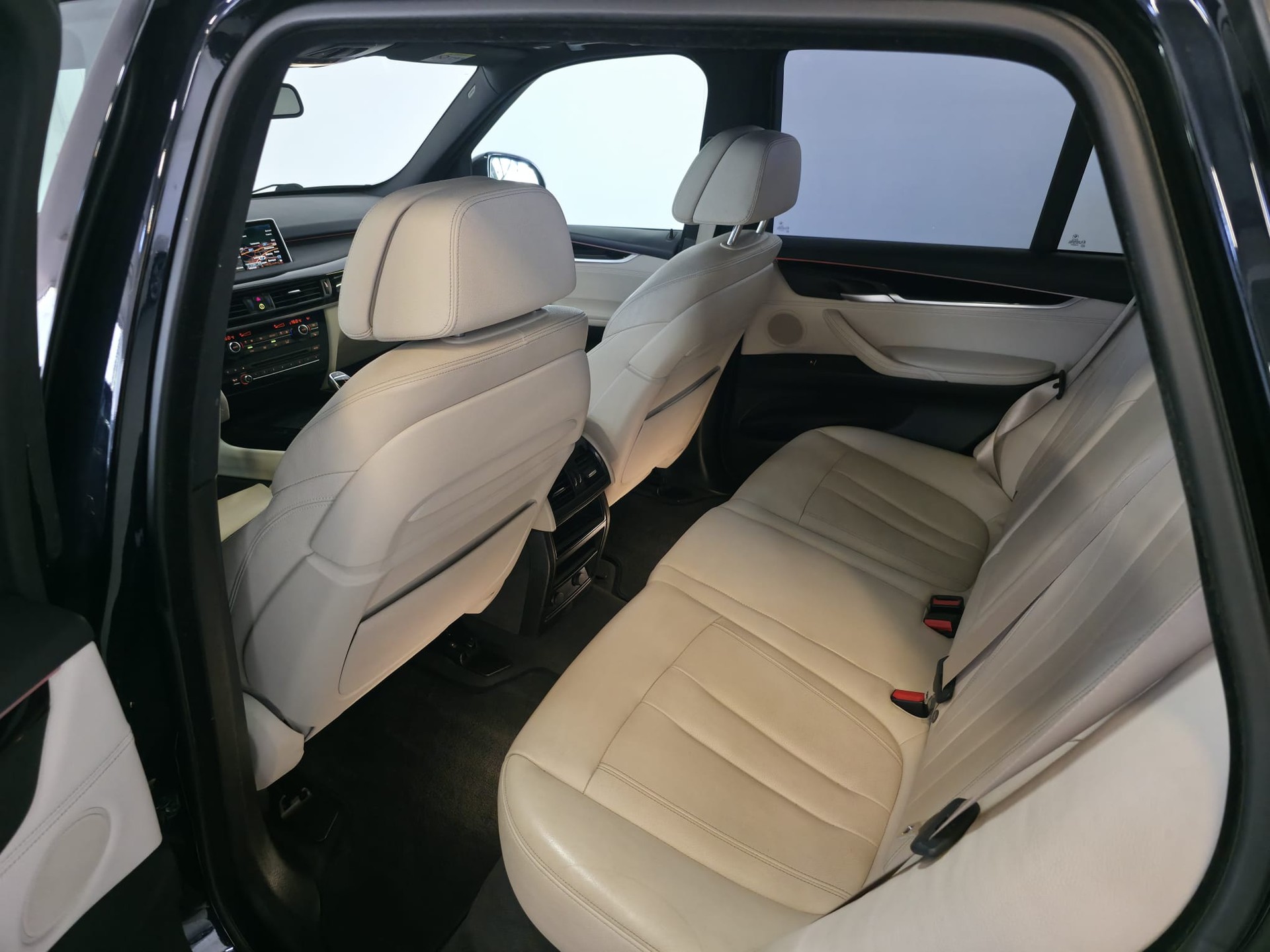 BMW X5 xDrive 50i Steptronic-image-21