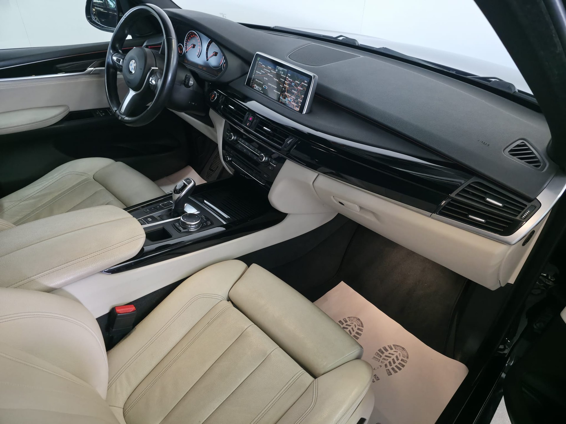 BMW X5 xDrive 50i Steptronic-image-19