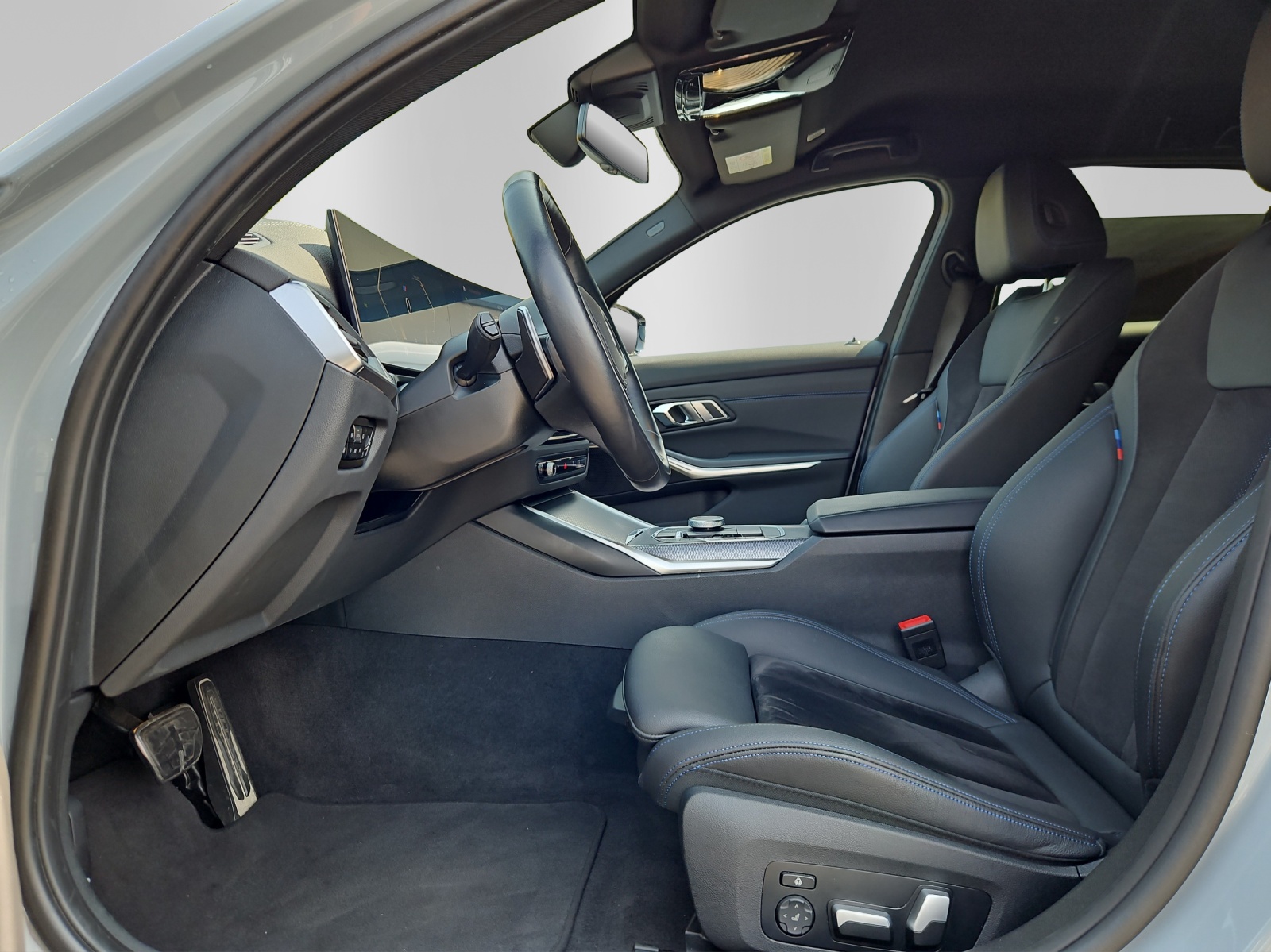 BMW 318i Touring Steptronic M Sport-image-7