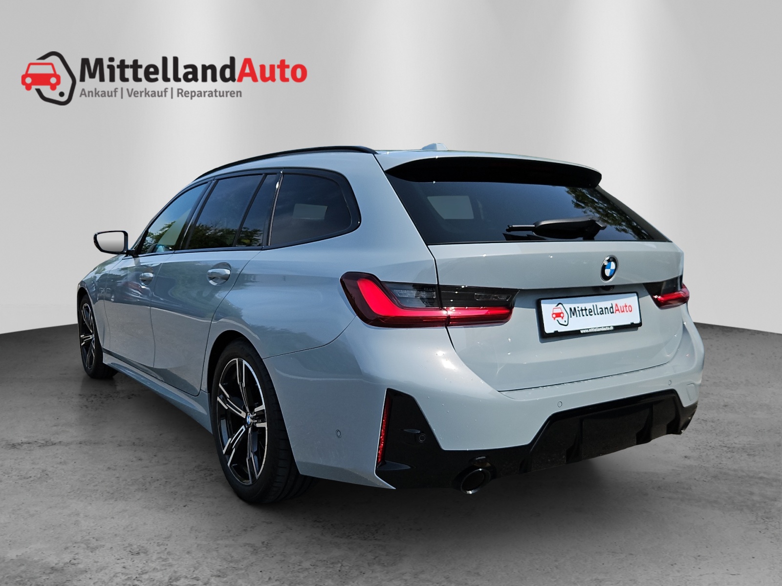 BMW 318i Touring Steptronic M Sport-image-12