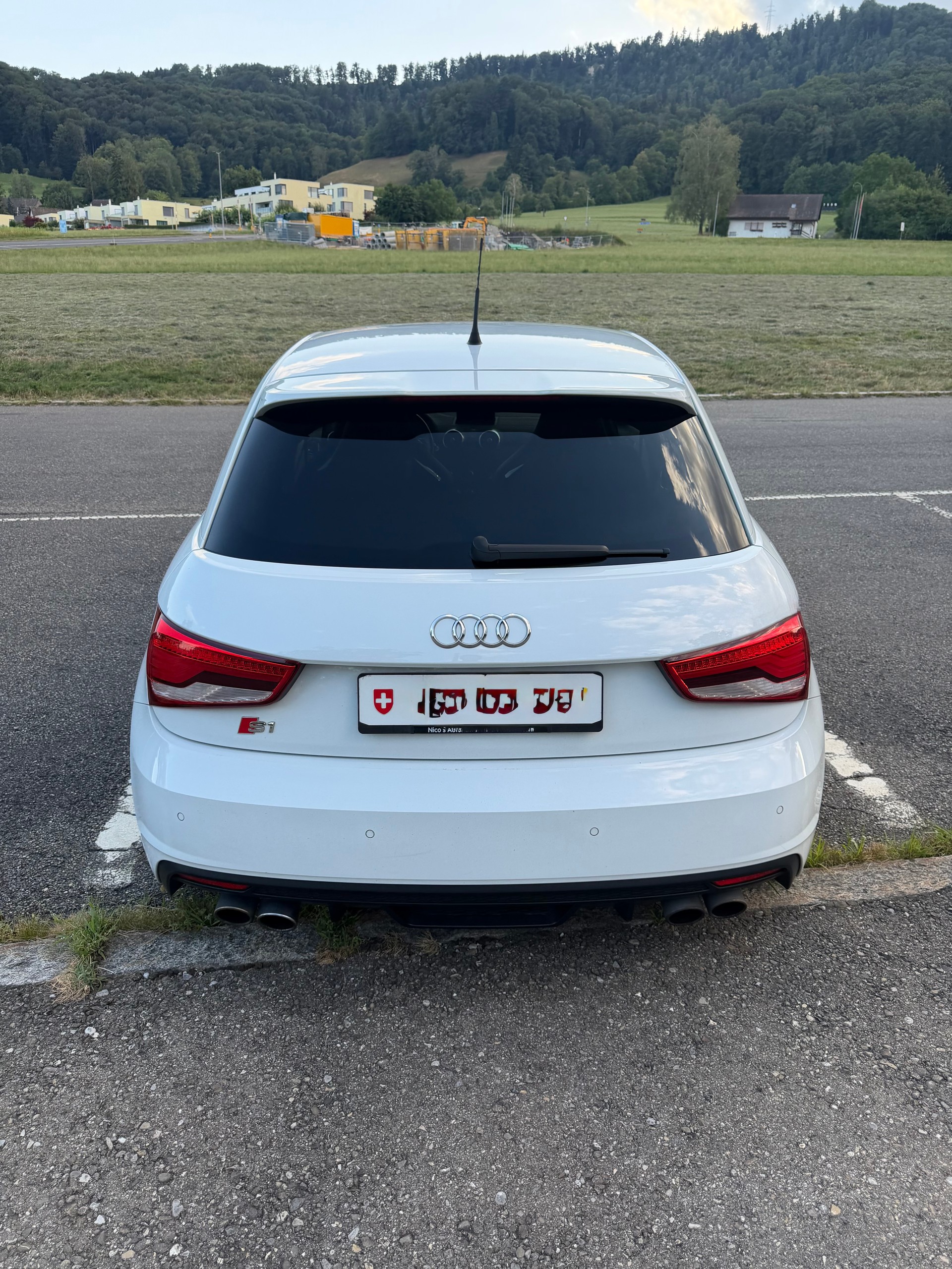 AUDI S1 Sportback 2.0 TFSI Sport quattro-image-1