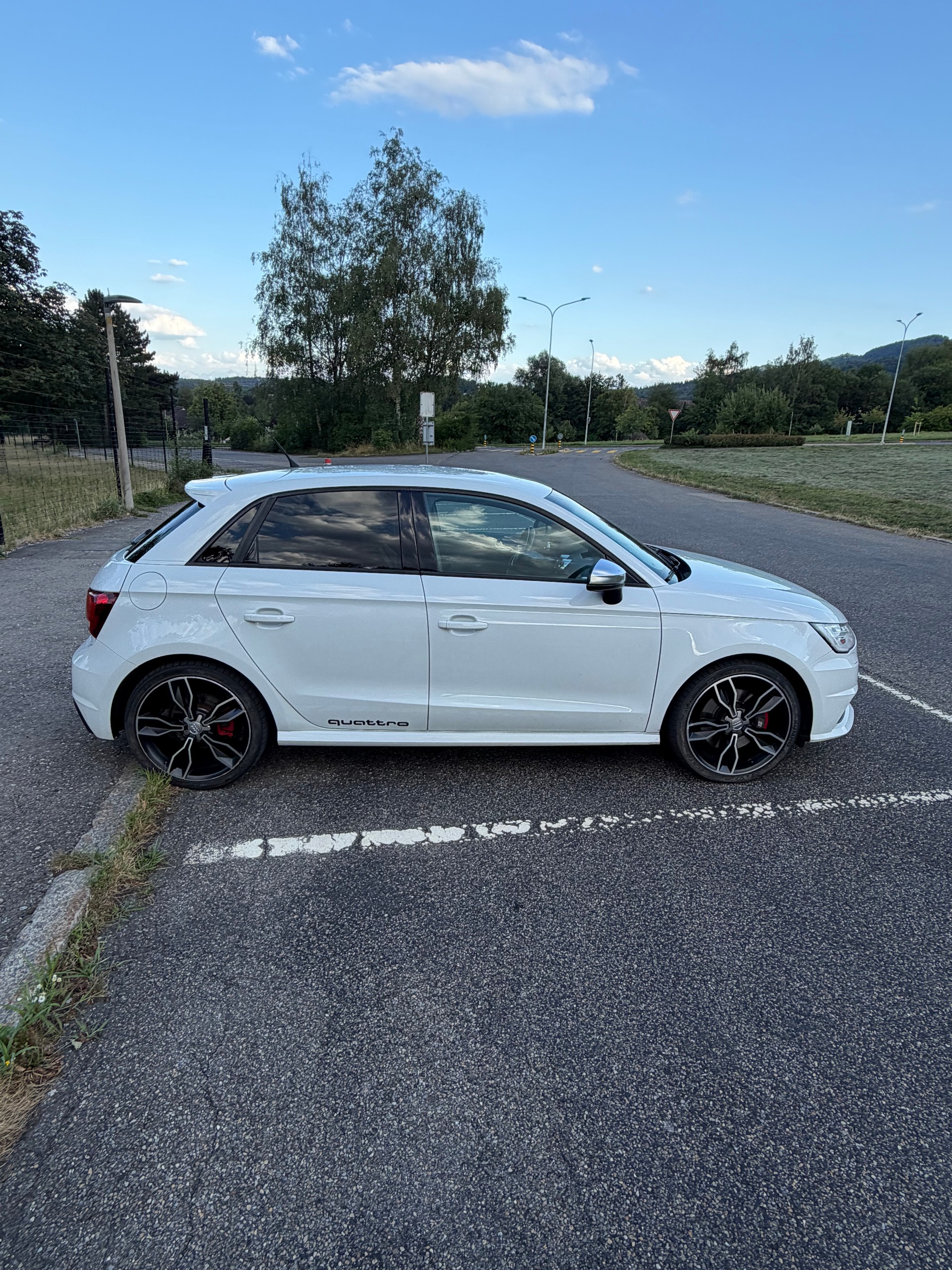 AUDI S1 Sportback 2.0 TFSI Sport quattro-image-2