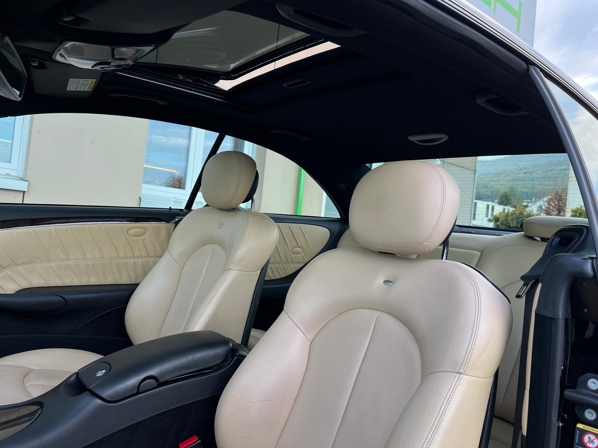 MERCEDES-BENZ CLK 350 Elégance 7G-Tronic I designo (CH)-image-12