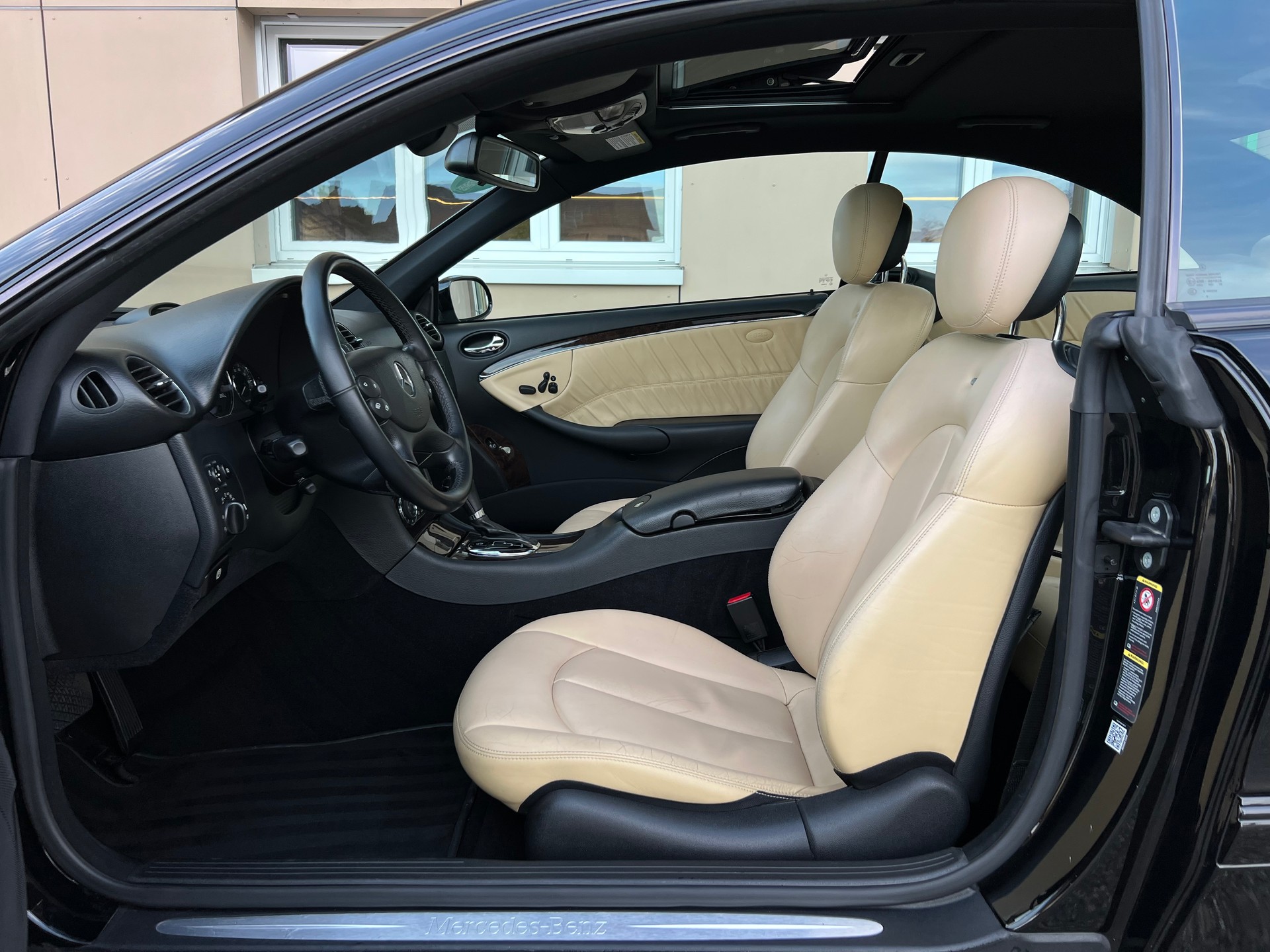 MERCEDES-BENZ CLK 350 Elégance 7G-Tronic I designo (CH)-image-10